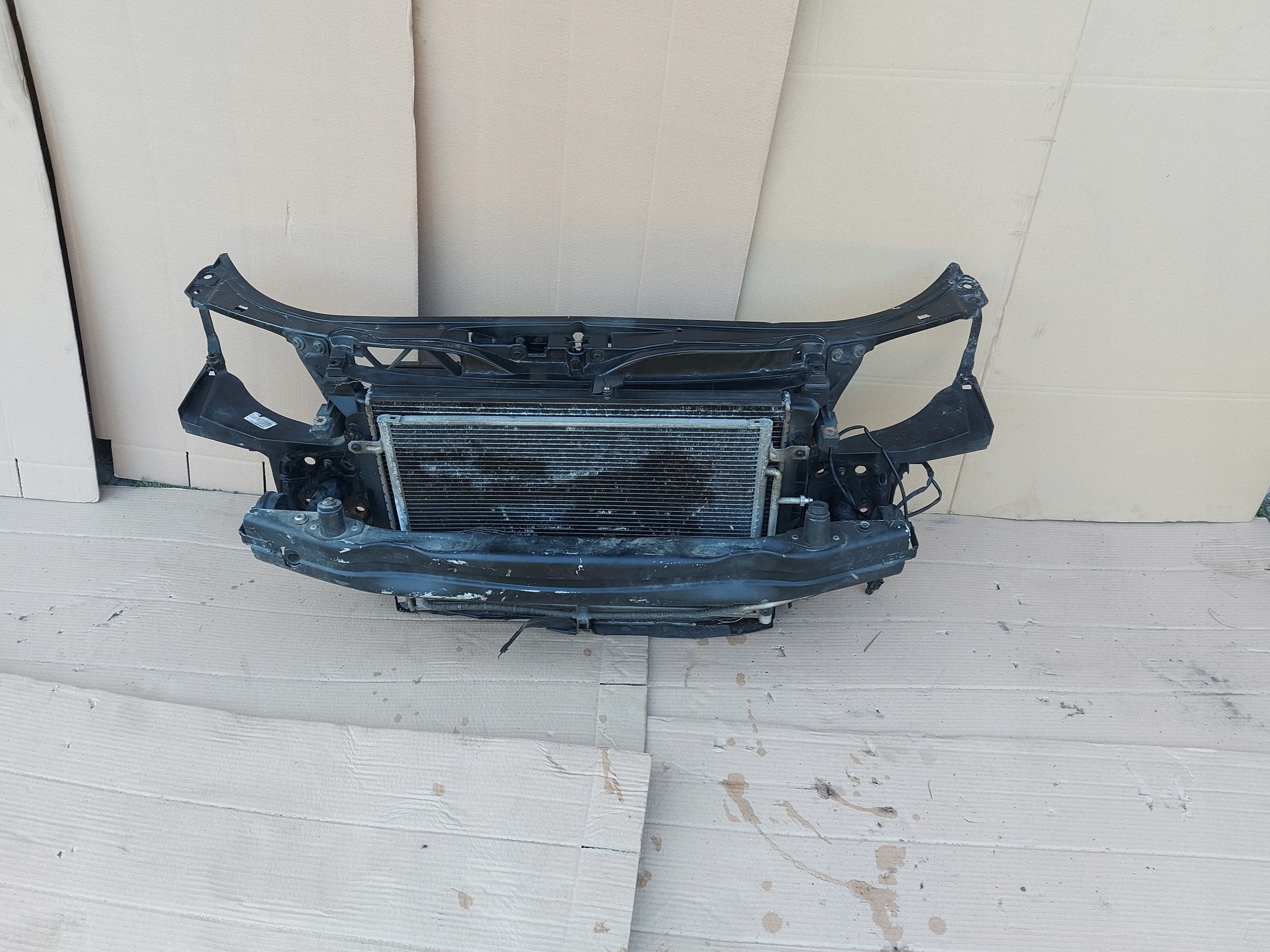 PAS PRZEDNI AUDI A4 B7 3.2 FSI NR. 8E0805594F