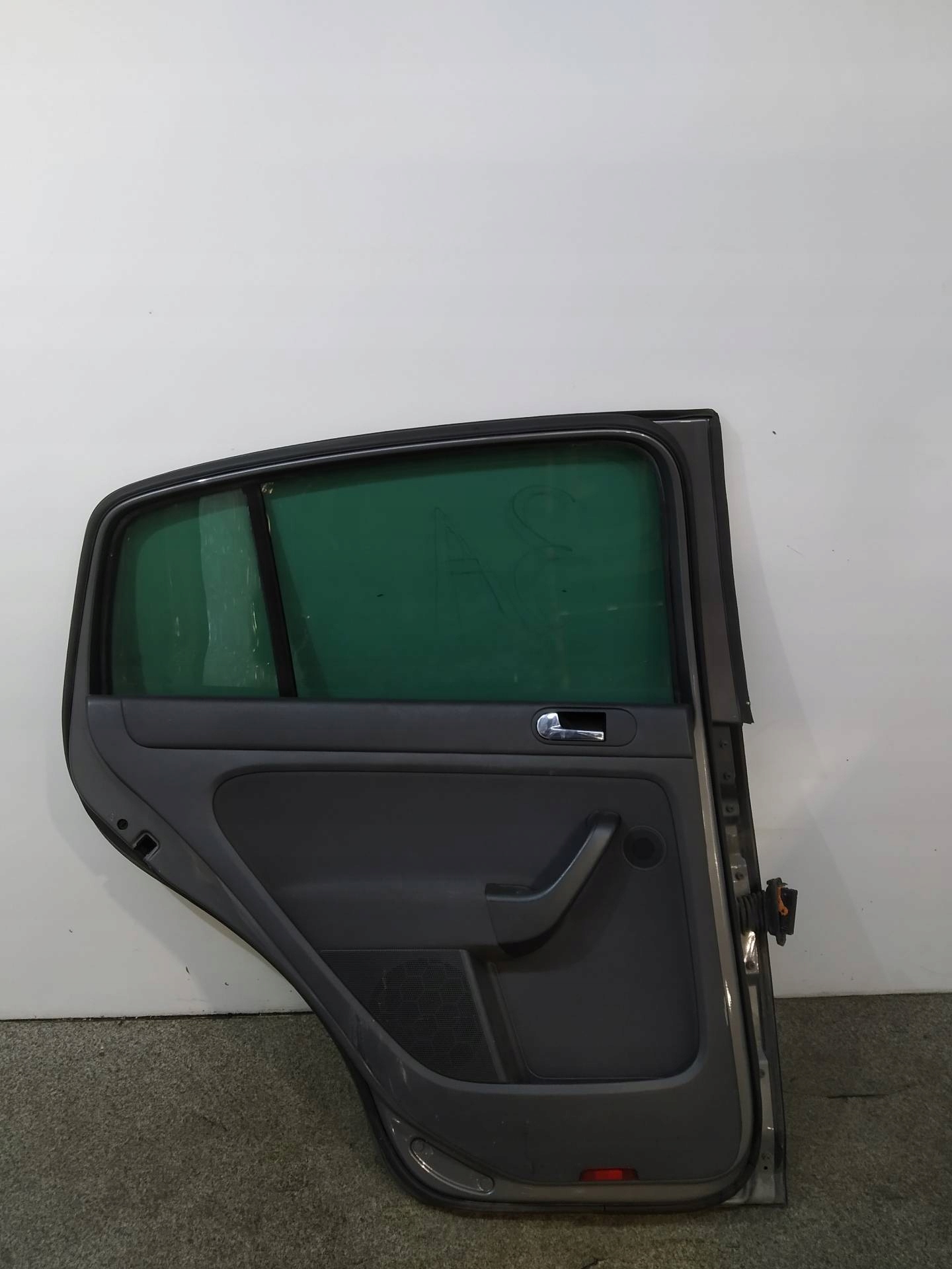 Tür links heck PLUS LA7T VW Volkswagen Golf V (2004-2009)