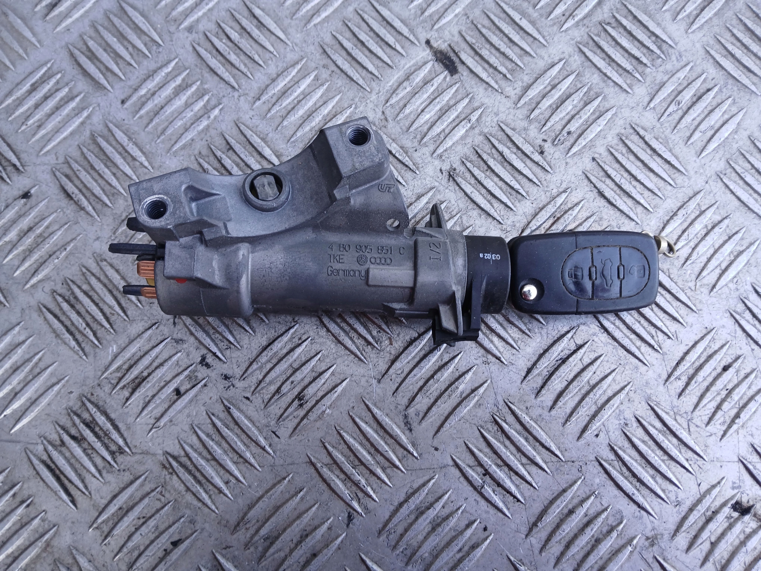 VW Golf IV Fabia ignition key 4B0905851C