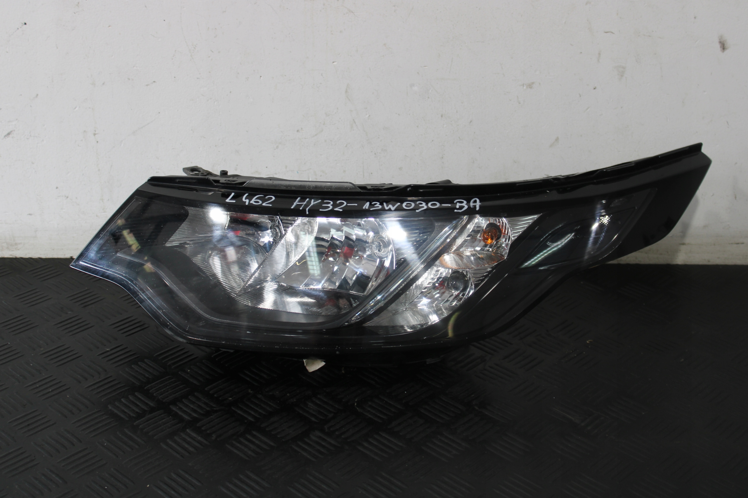 light left front LAND ROVER DISCOVERY V 5 L462 HY32-13W030-BA