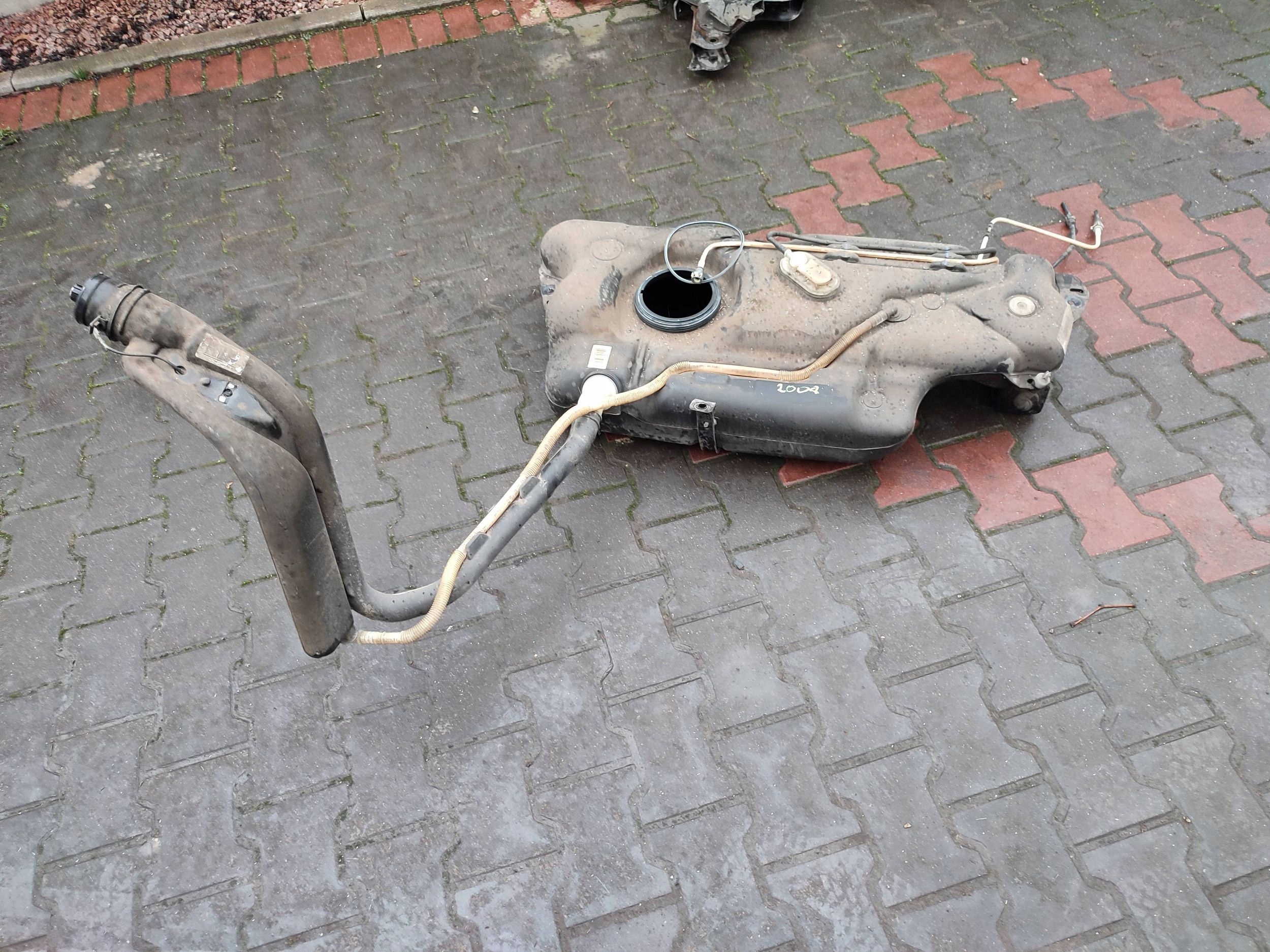 Peugeot 2008 und 2018 tank