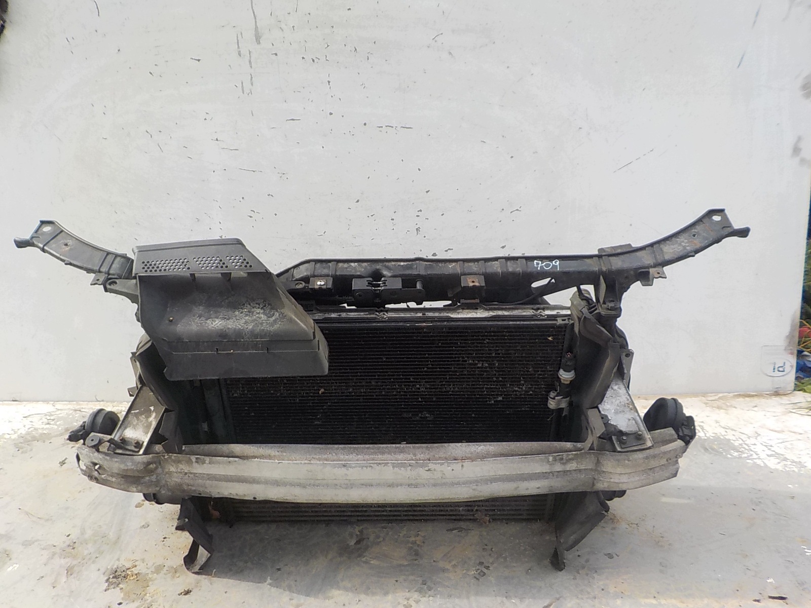 709 AUDI A4 B8 LIFT 11-16 AUTOMAT 2.0 TDI support panel for radiators sider radiator