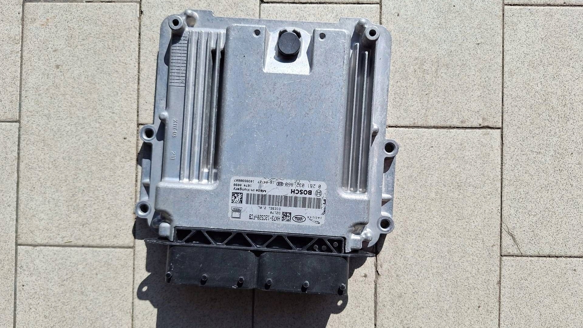 control unit of the engine Jaguar XE HX7312C520FCB 0281032860