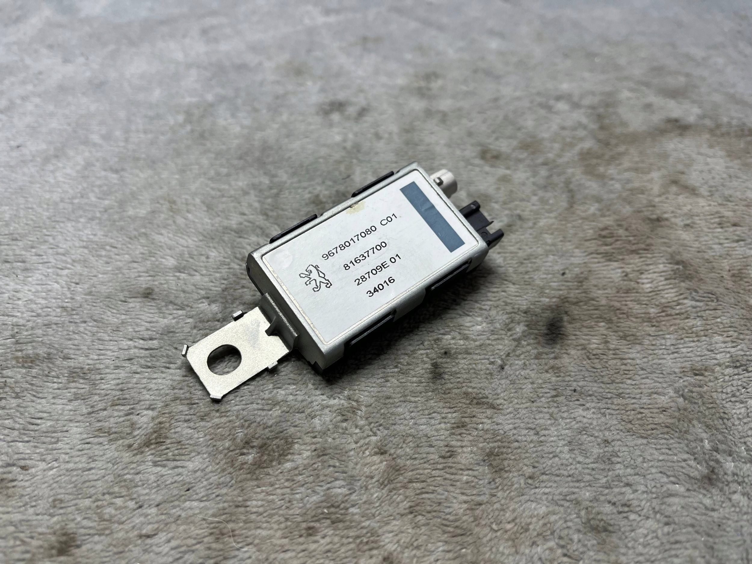 antenna amplifier CITROEN DS7 9678017080 30103947 2019 !J