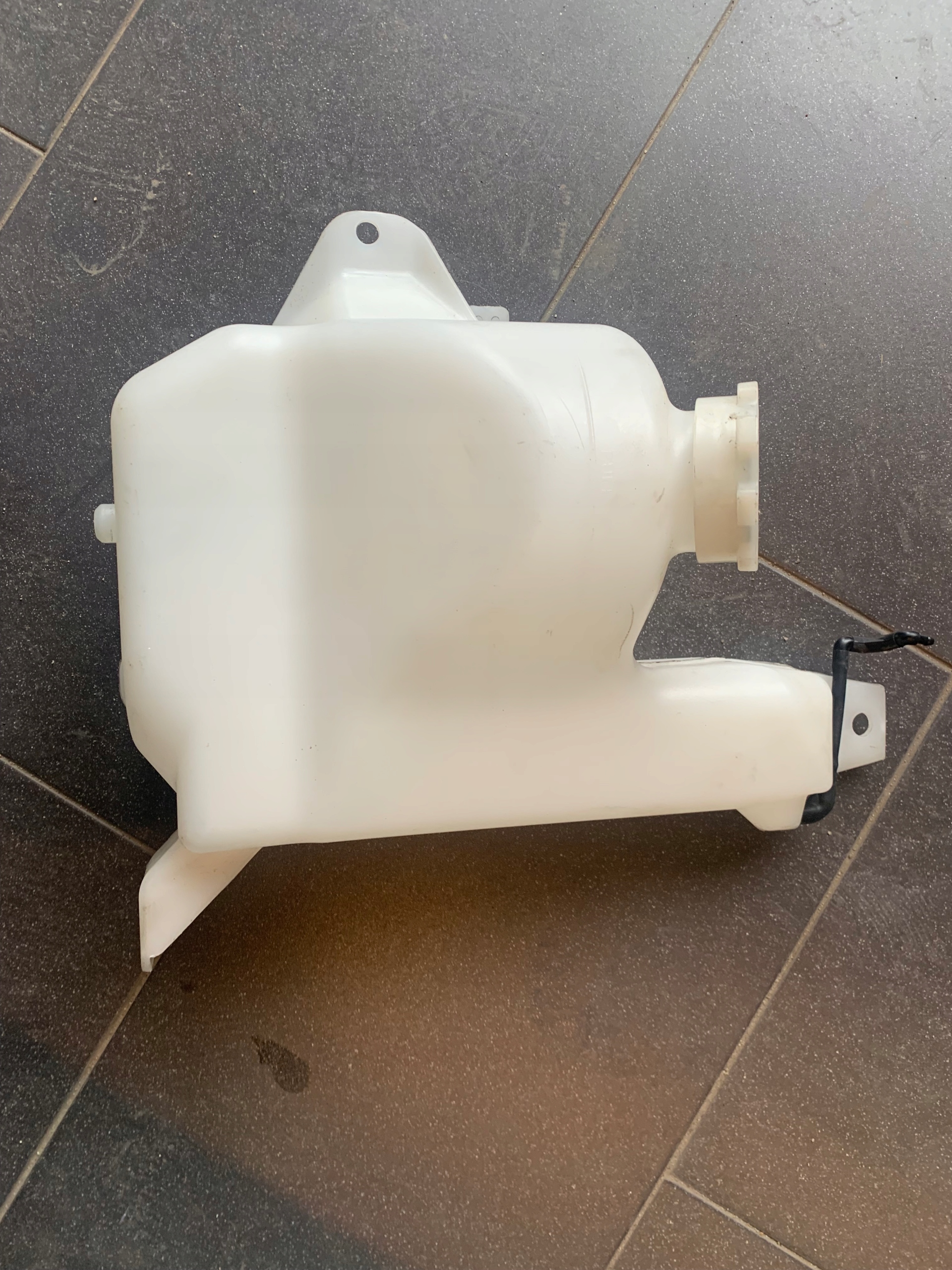 MITSUBISHI LANCER EVO X БАЧОК ОМЫВАТЕЛЯ