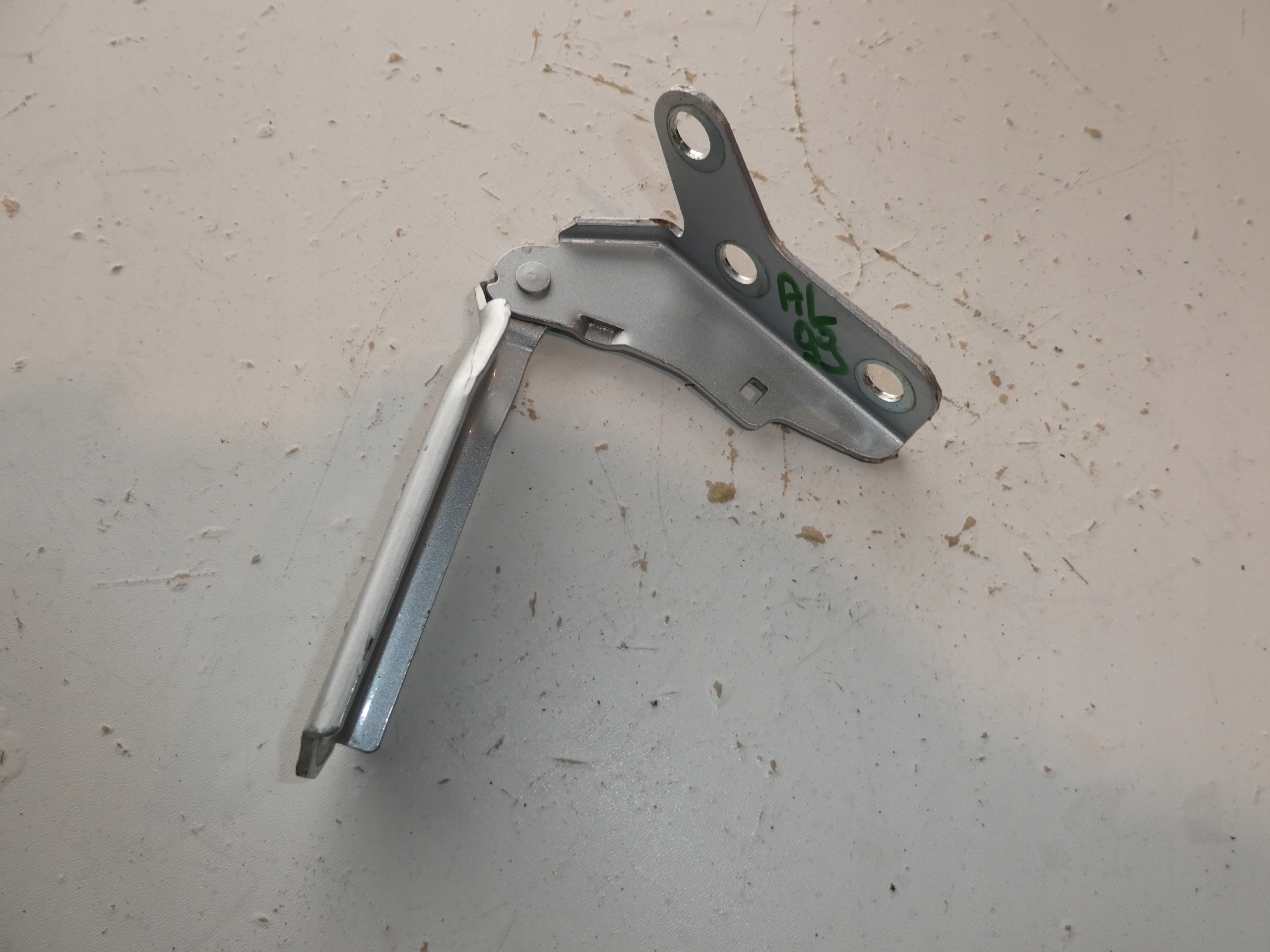 hinge bonnets VW POLO 6Q0823302B right