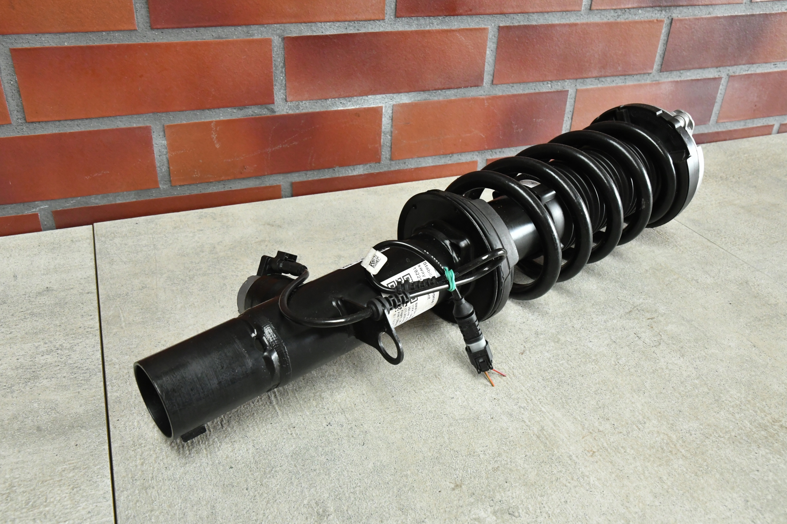 shock absorber left front front BMW 5 G60 5A16165 530eX 550eX 3733km