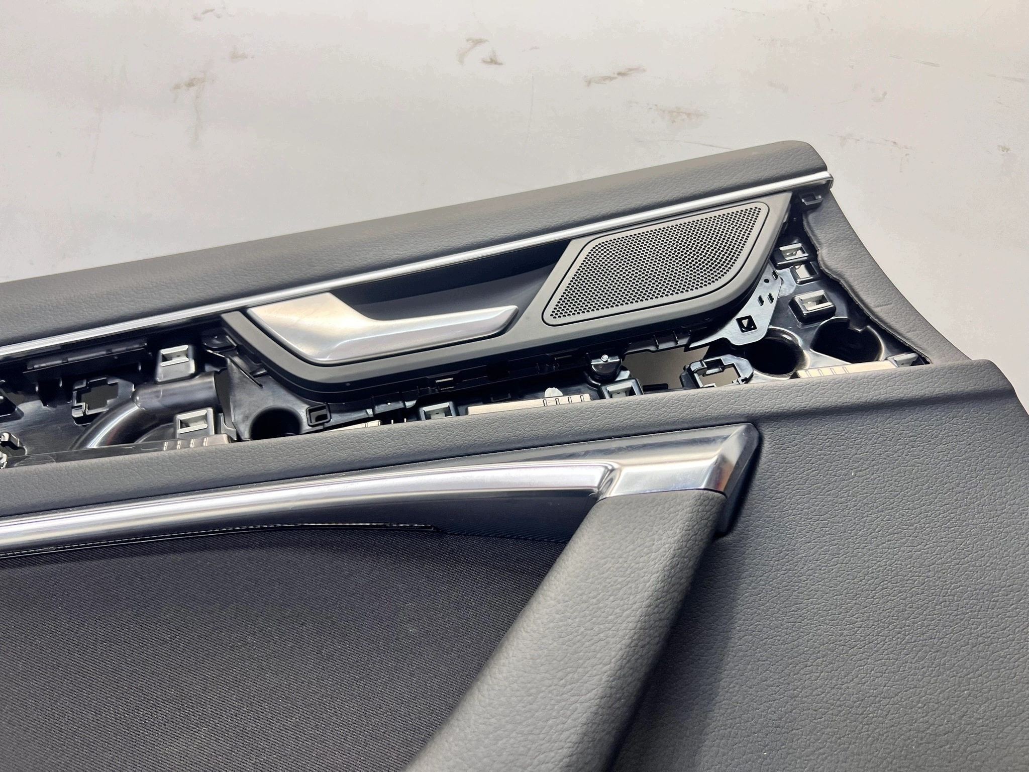 side door left rear part AUDI A6 C8 4K0867305E QQ2
