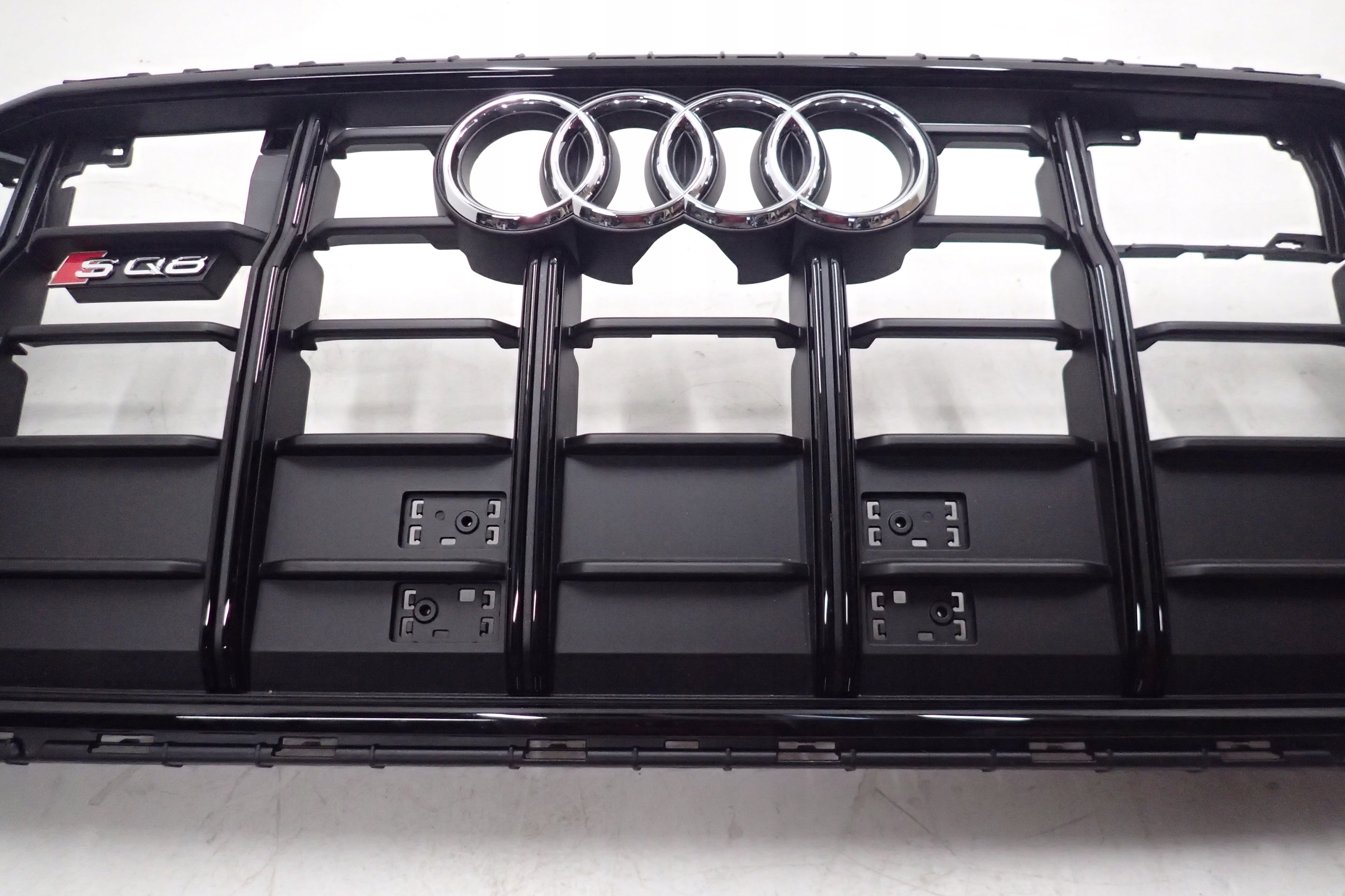 AUDI Q8 SQ8 4M8 GRILL ATRAPA CHŁODNICY 4M8853651AJ Typ samochodu Samochody osobowe