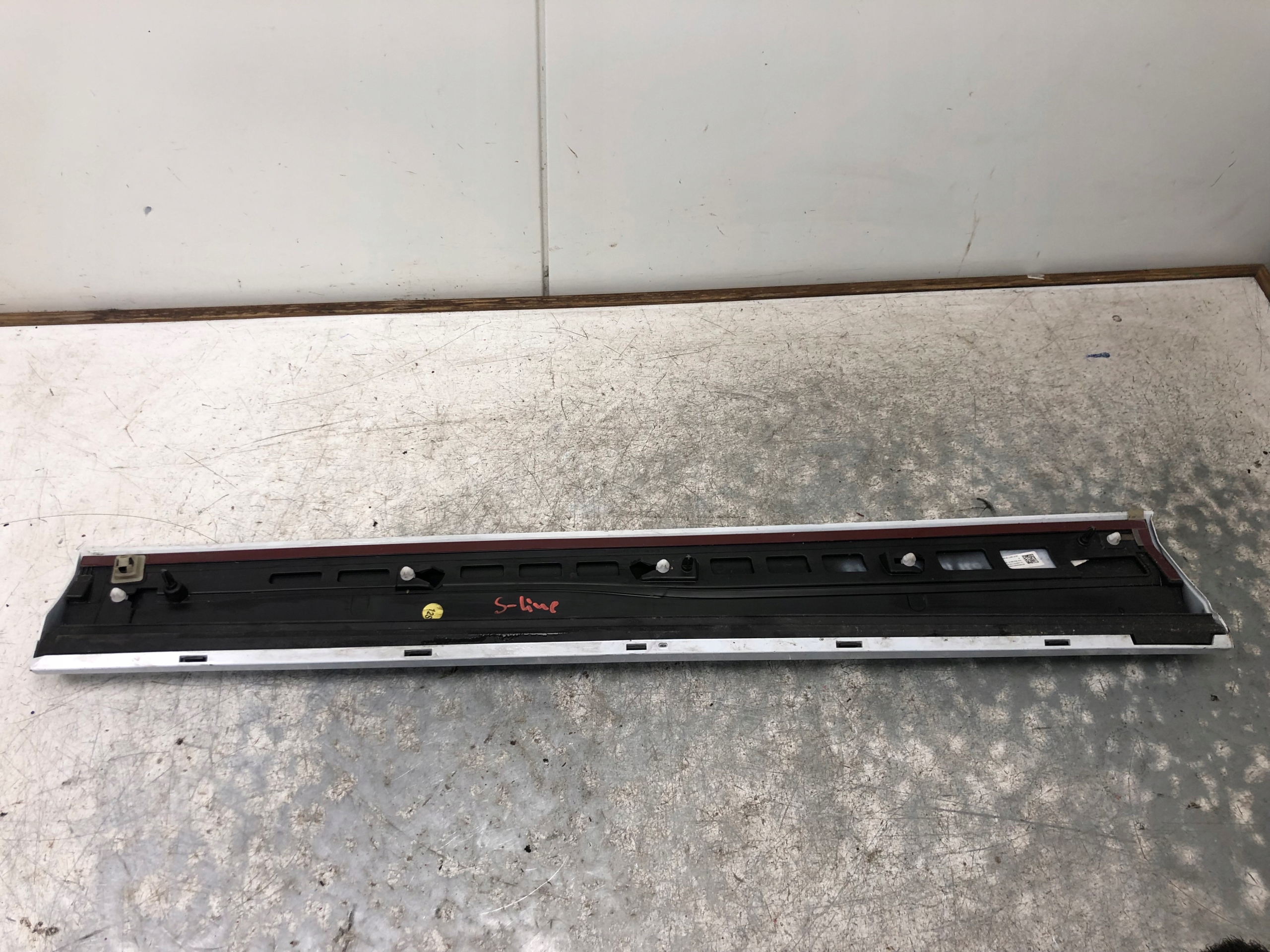 moulding door right front AUDI Q2 S-LINE 81A853960A