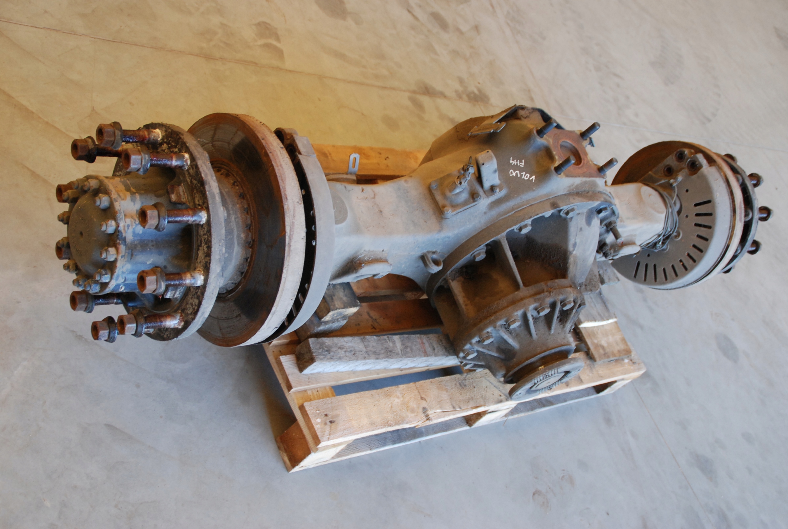 VOLVO FH4 OBUDOWA MOSTU TYLNEGO 1048396D25 Part number 1048396D25