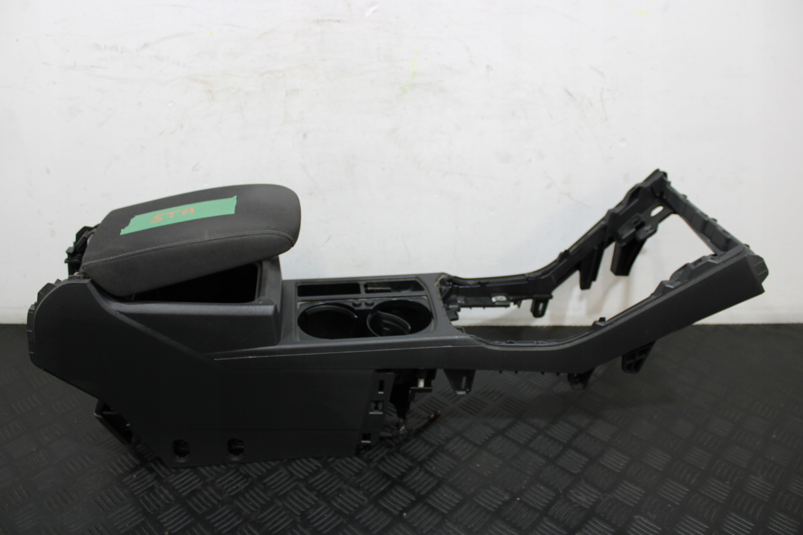 TUNEL mitte Armlehne VW TOURAN II 2 5TA