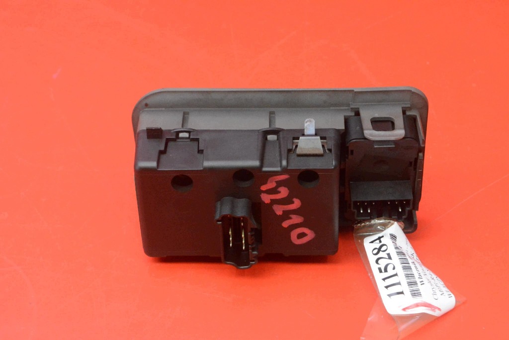 switch light switch P0TH131L5AD CHRYSLER GRAND VOYAGER 4 IV 01-04