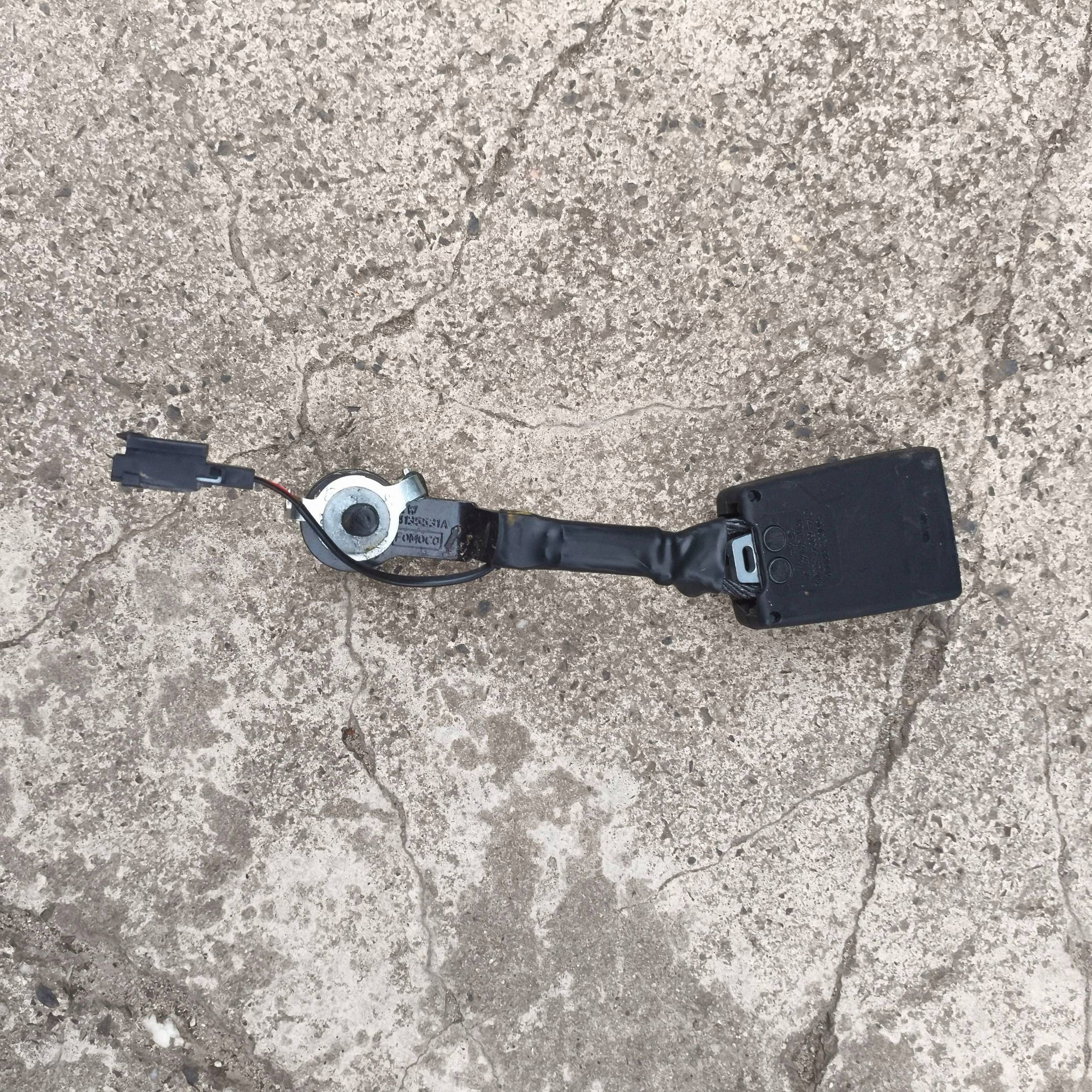 Klamra Fixation arbre ceintures sécurité Arrière Ford Kuga MK2 II 2014