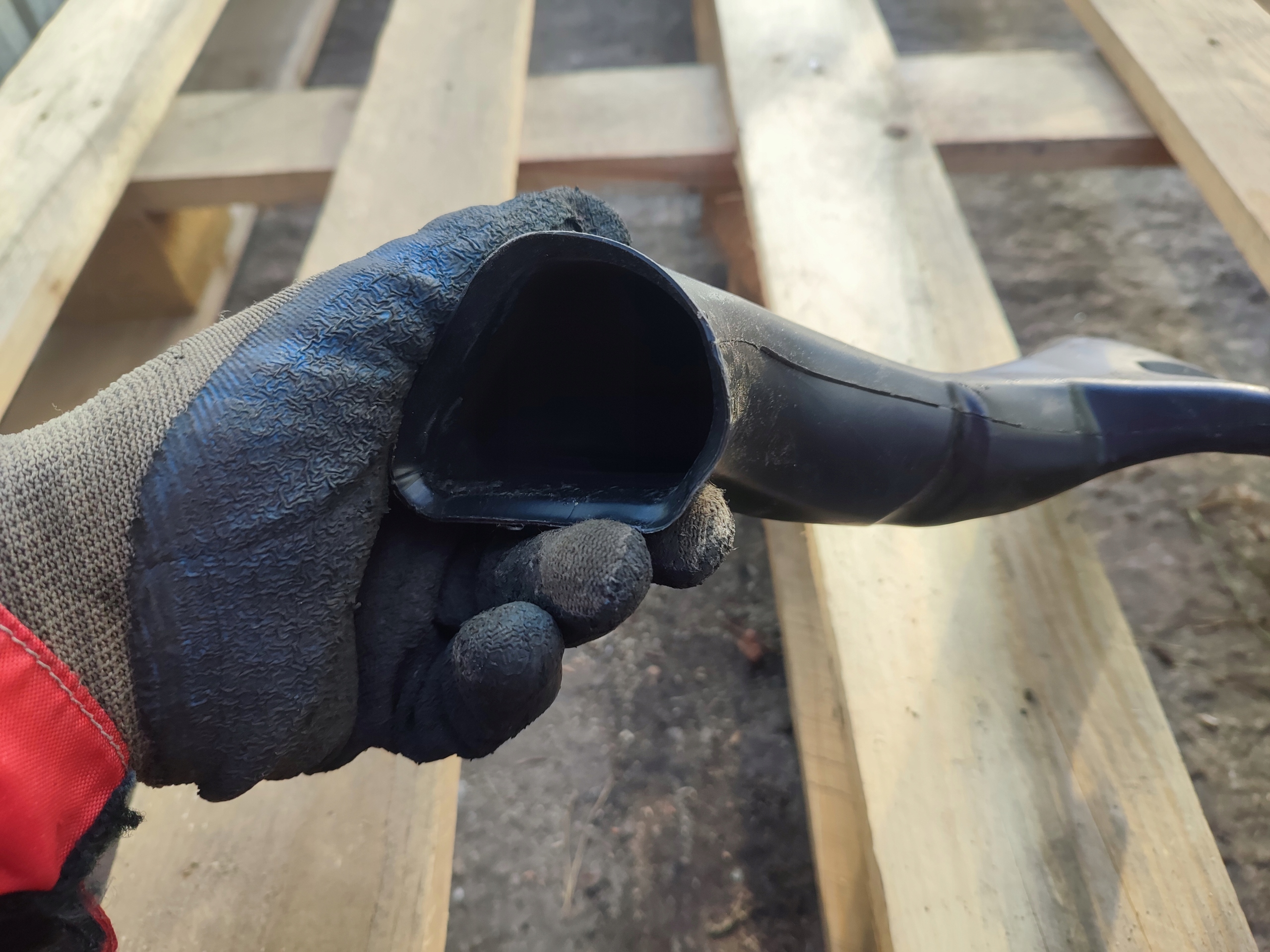 drain intake air FORD 3M51-18C298-AD