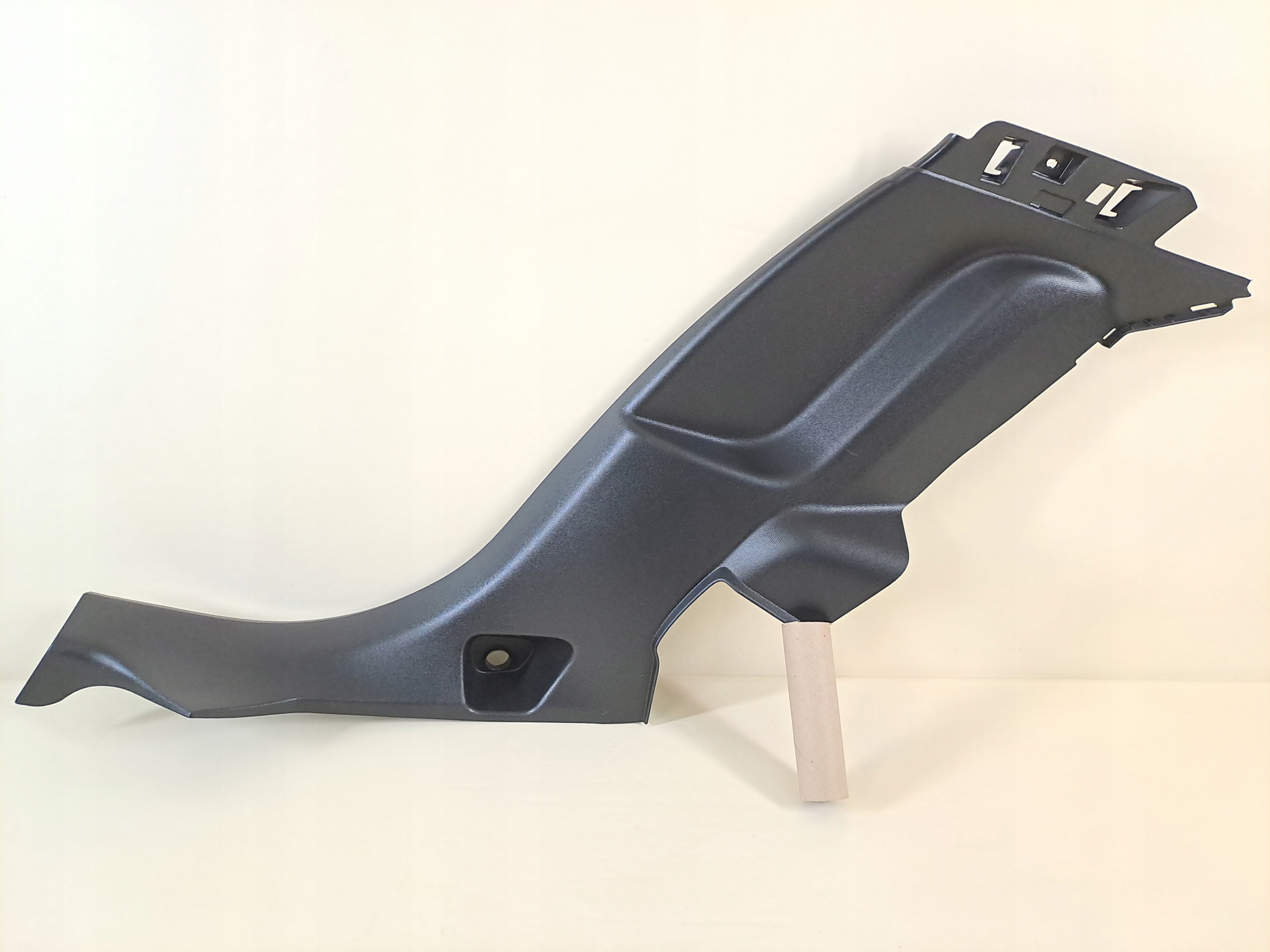 98233034ZD - CORSA F 21R кришка C-стійки нижня права