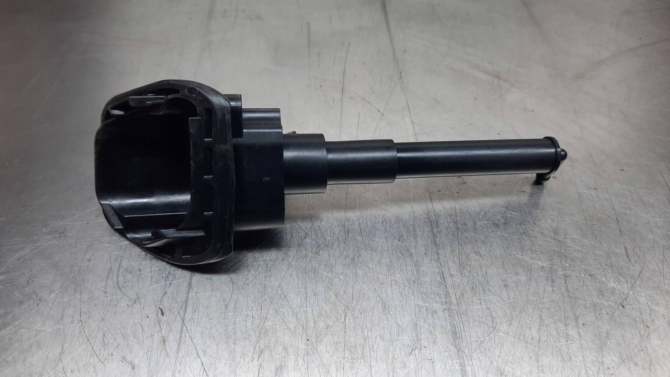 SPRYSKIWACZ REFLEKTORA PRAWY VOLVO XC90 LIFT 07-14R