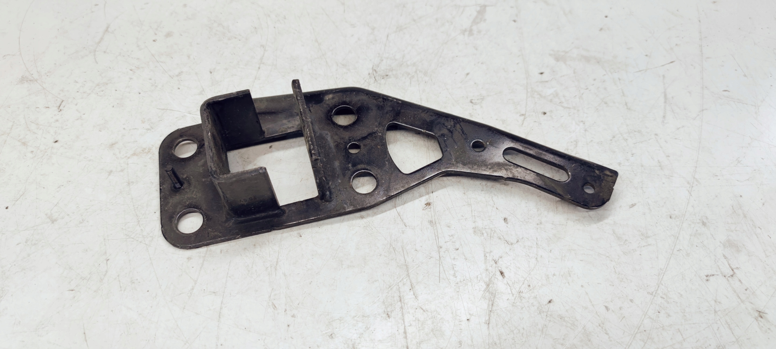 holder STREFY ZGNIOTU left AUDI A6 4F0805499B