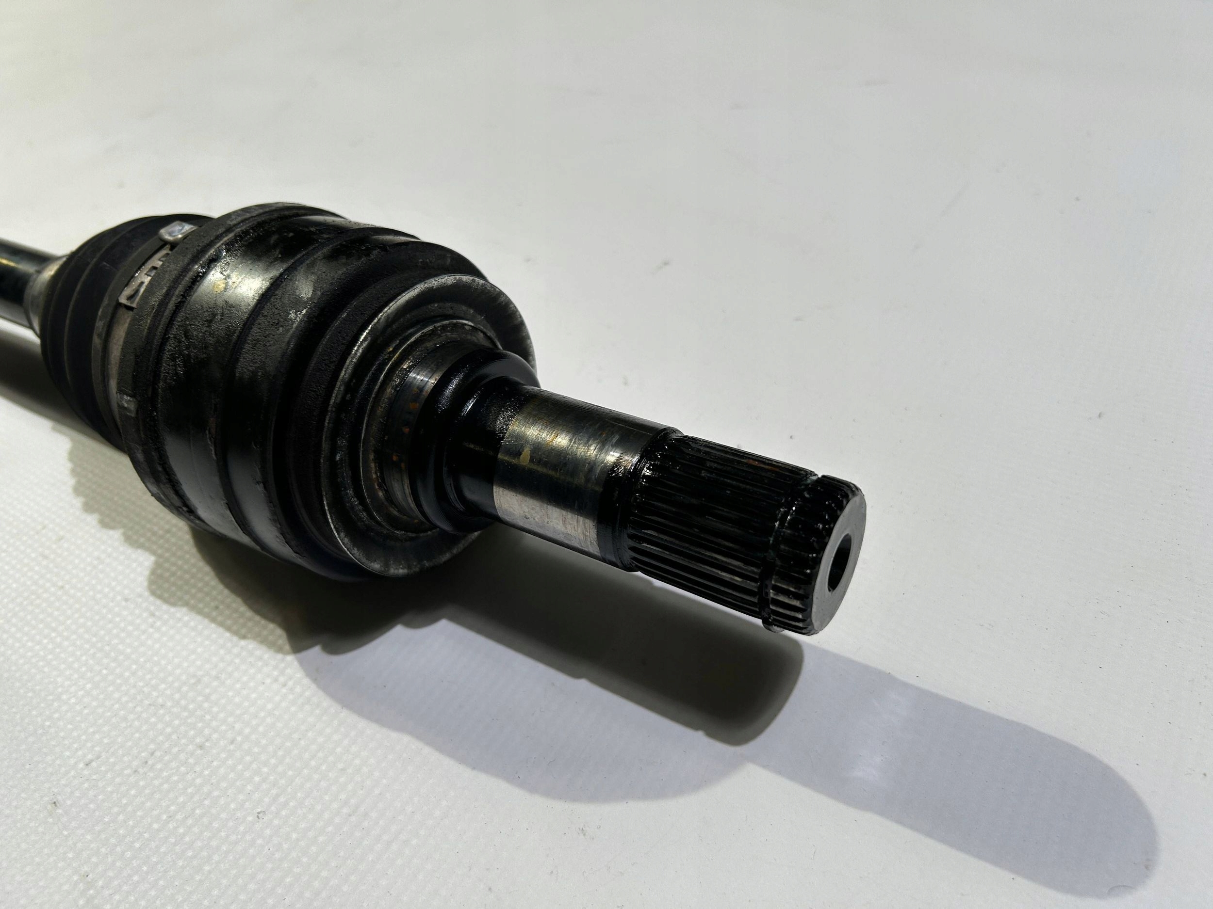 semi-axis left Chevrolet Camaro SS 6.2 v8 2009-2015