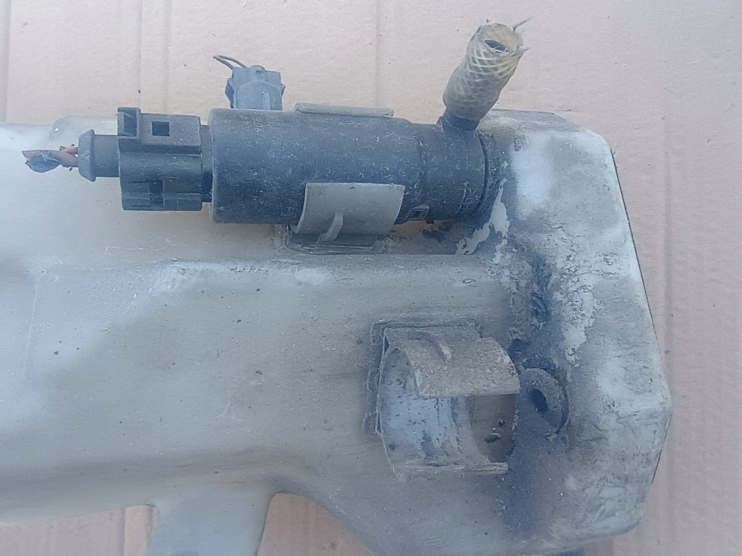 washer fluid tank below XENON 8E0955453 AUDI A4 B6