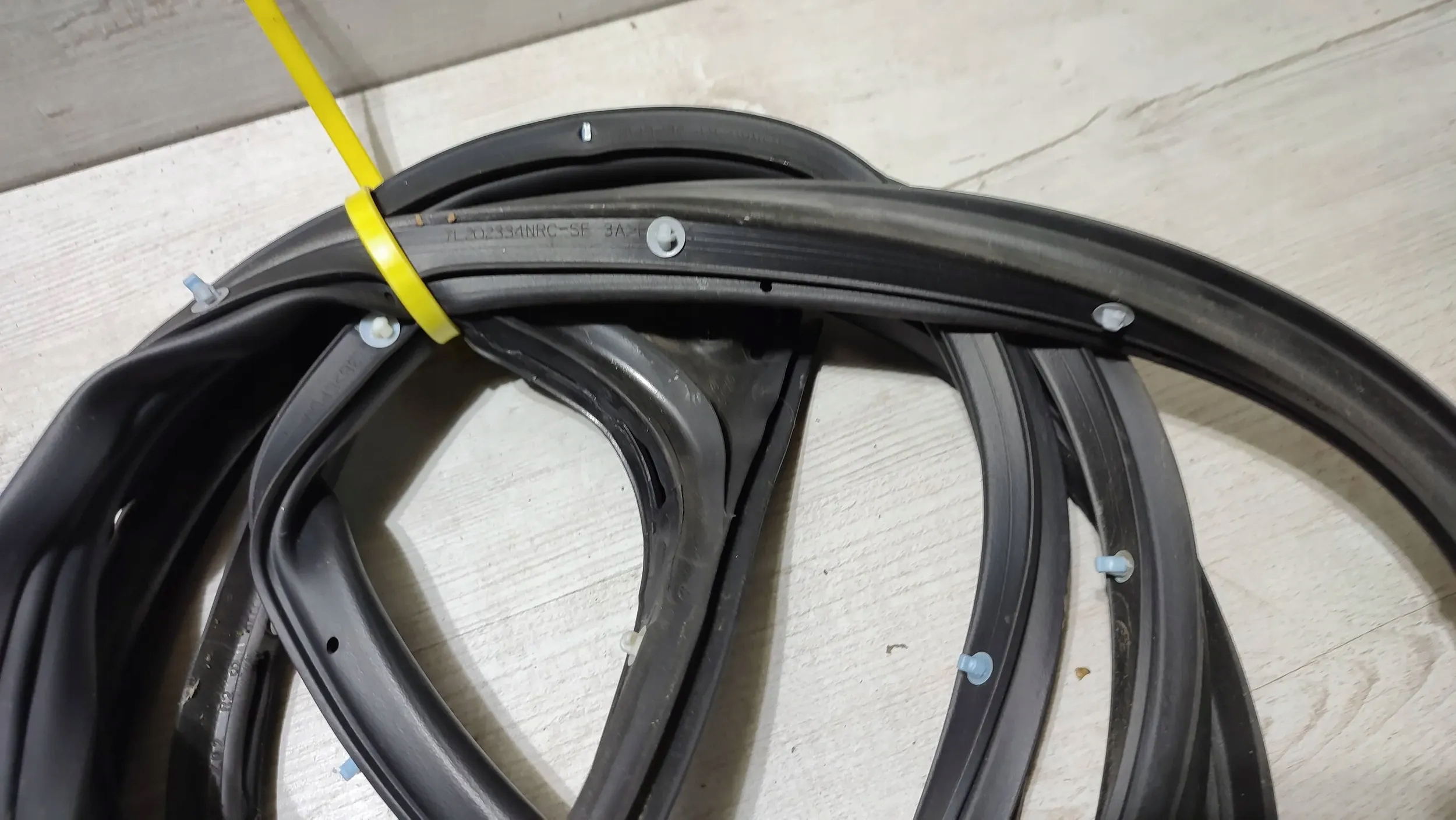 Mitsubishi ASX 18r. 1.6DiD front side right gasket door