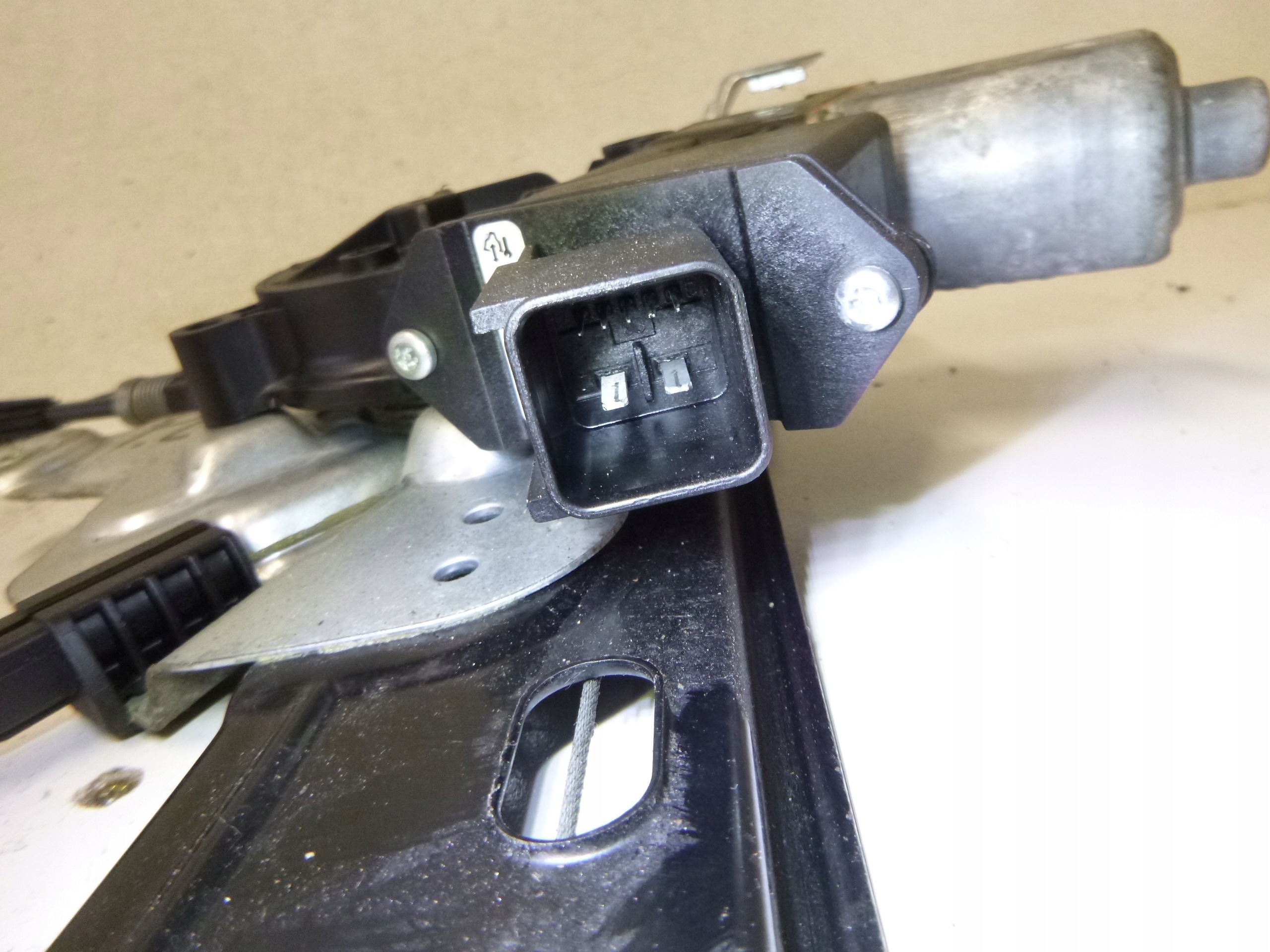 mechanism window regulator left front Opel Insignia A kombi 08-13 20952452