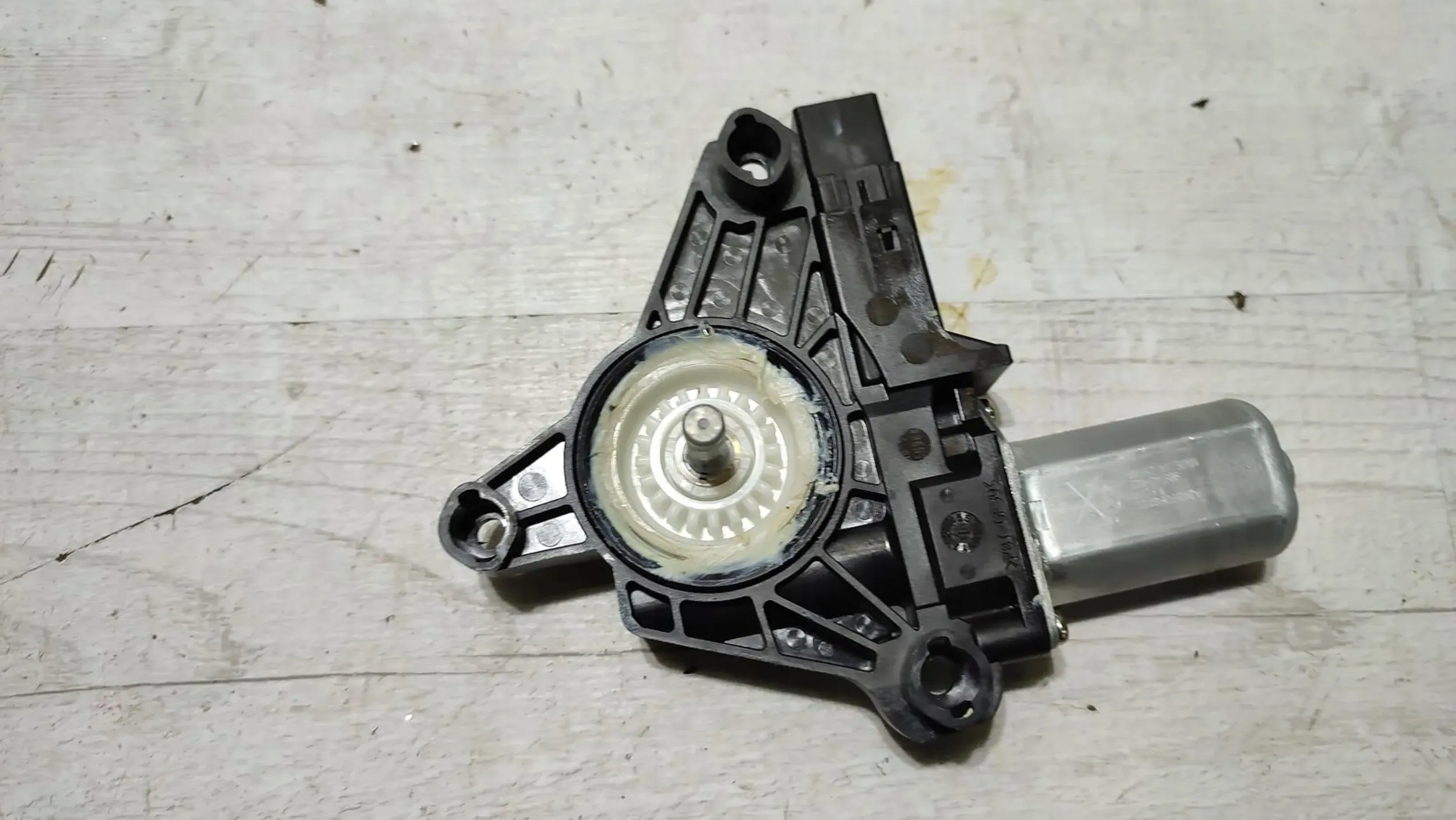Volvo V40 II 2018r rear part side right mini motor windows