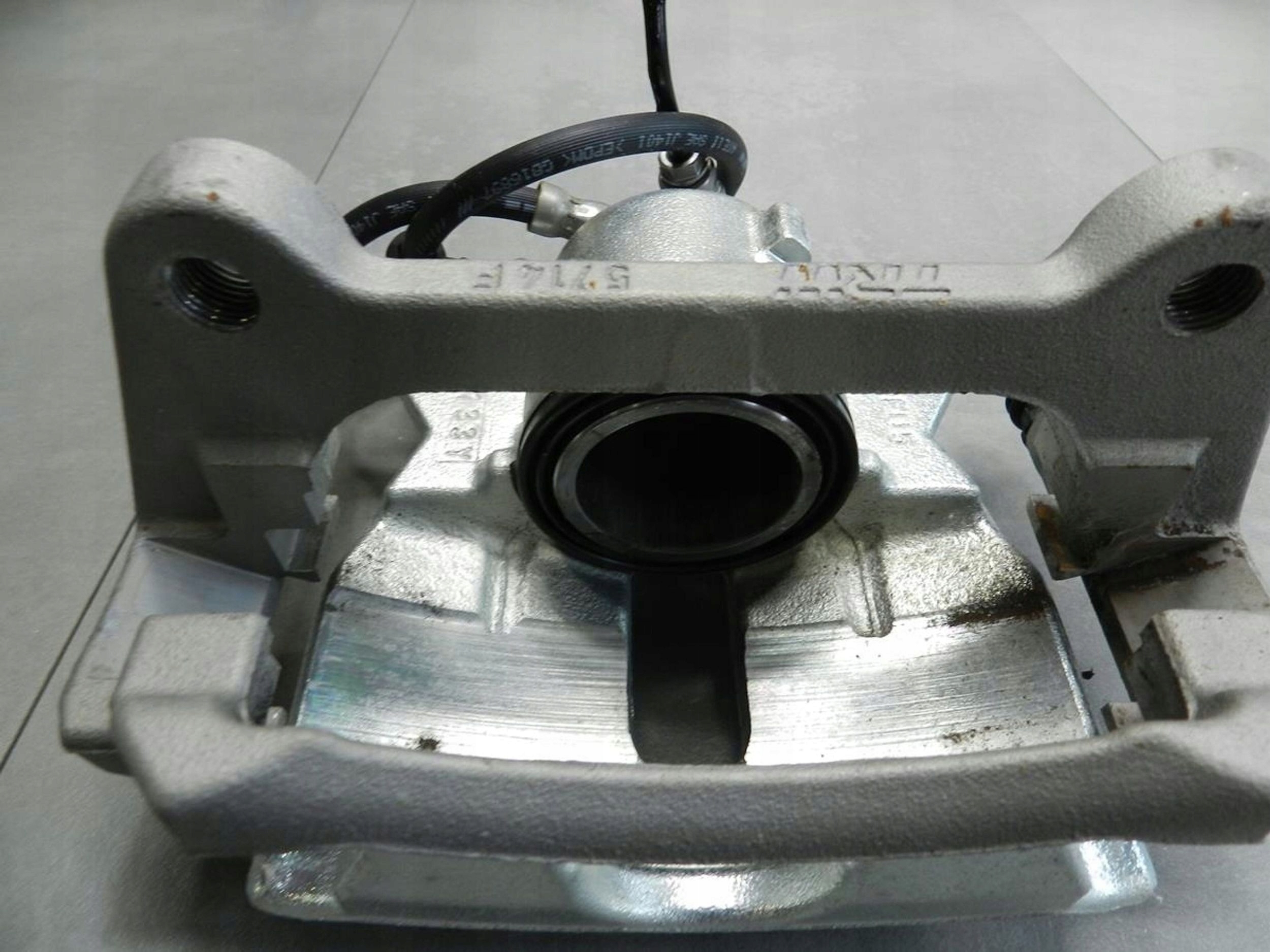 VW PASSAT B8 caliper left front 6798G