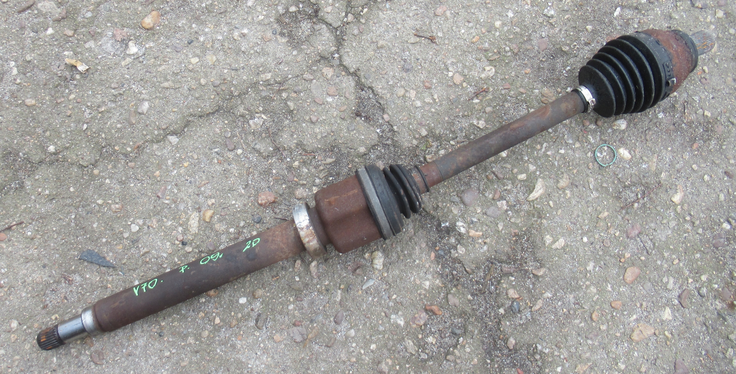 VOLVO V70 2.0 D 09R semi-axis right front