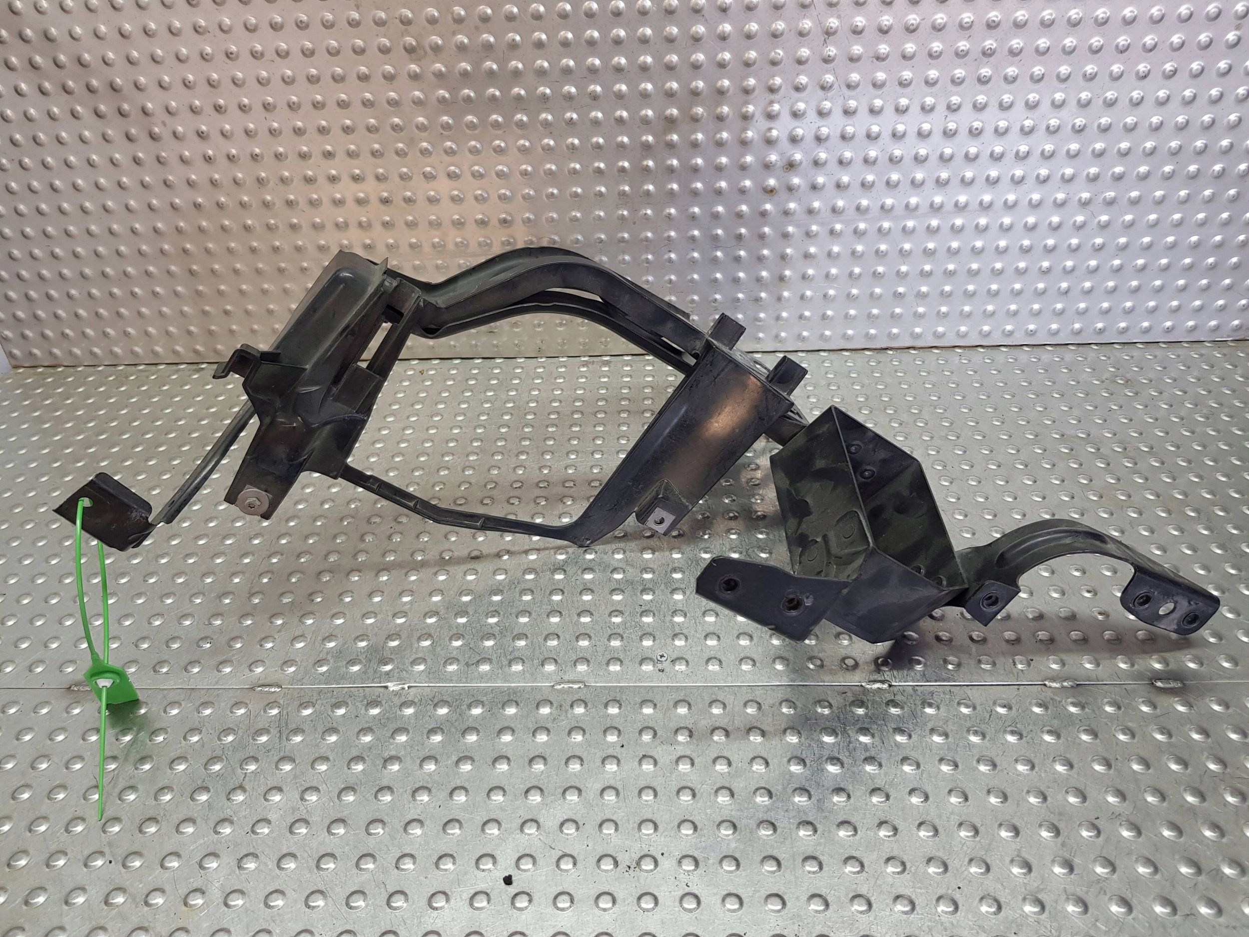 OKULAR držák nárazníku levý předek 7163483 BMW E60 E61 OE