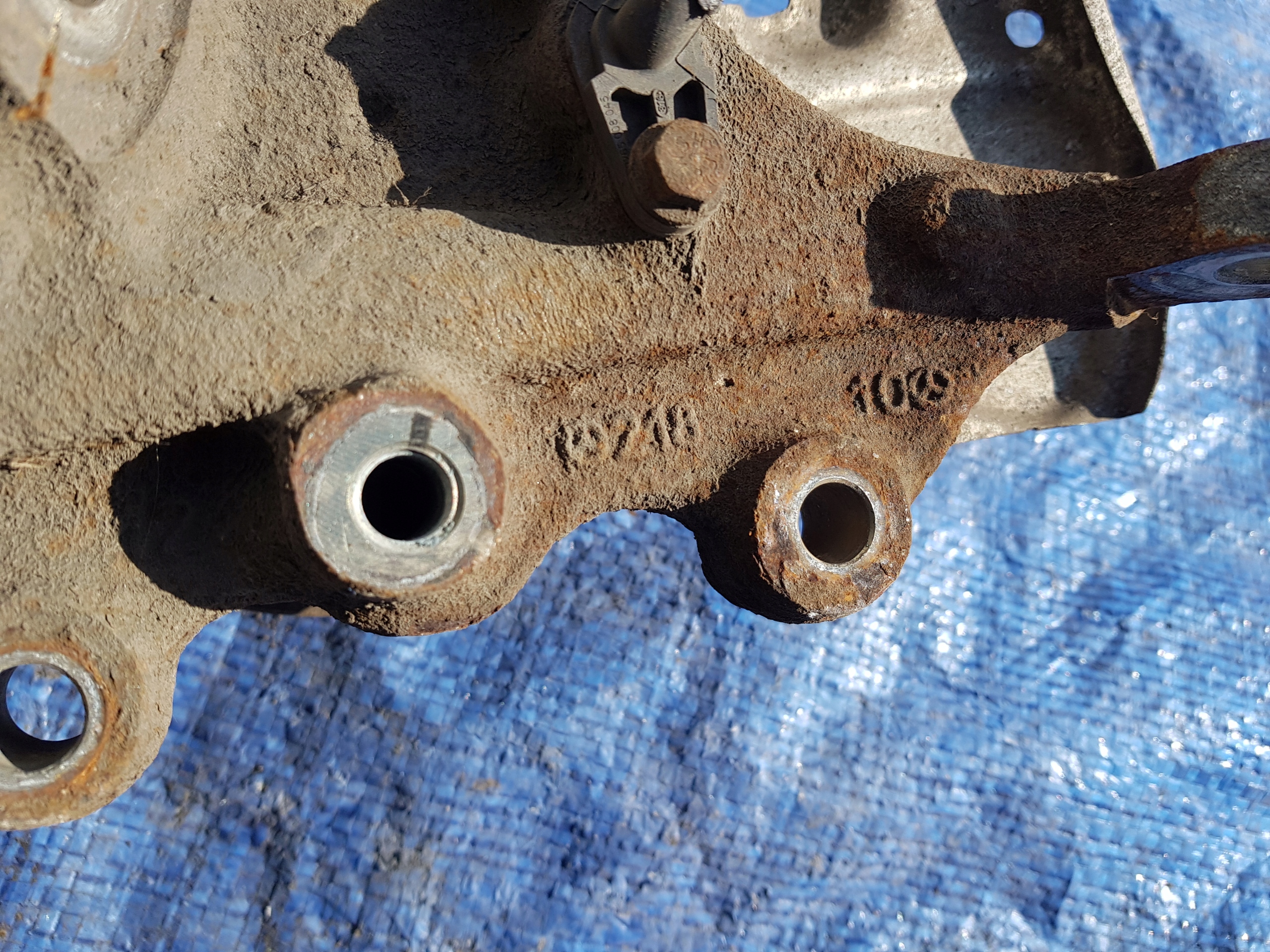 Mozzo FUSELLO perno mozzo Destra Anteriore MERCEDESCLS W218