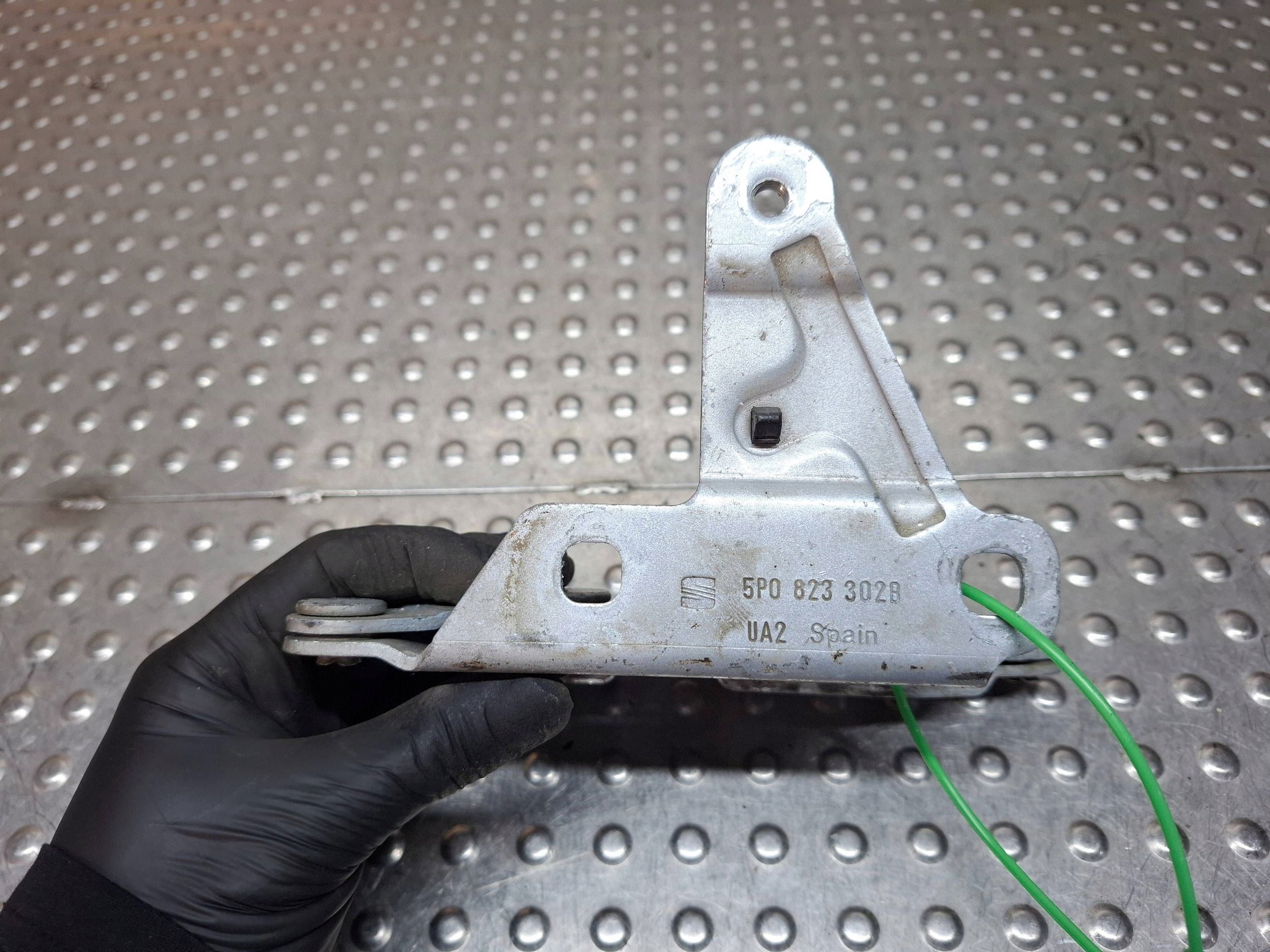 hinge bonnets right front 5P0823302B SEAT ALTEA TOLEDO III