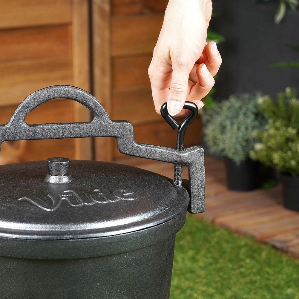 Odporny kociołek żeliwny z pokrywą uchwytem 4l do posatwienia i zawieszenia Producent Vilde