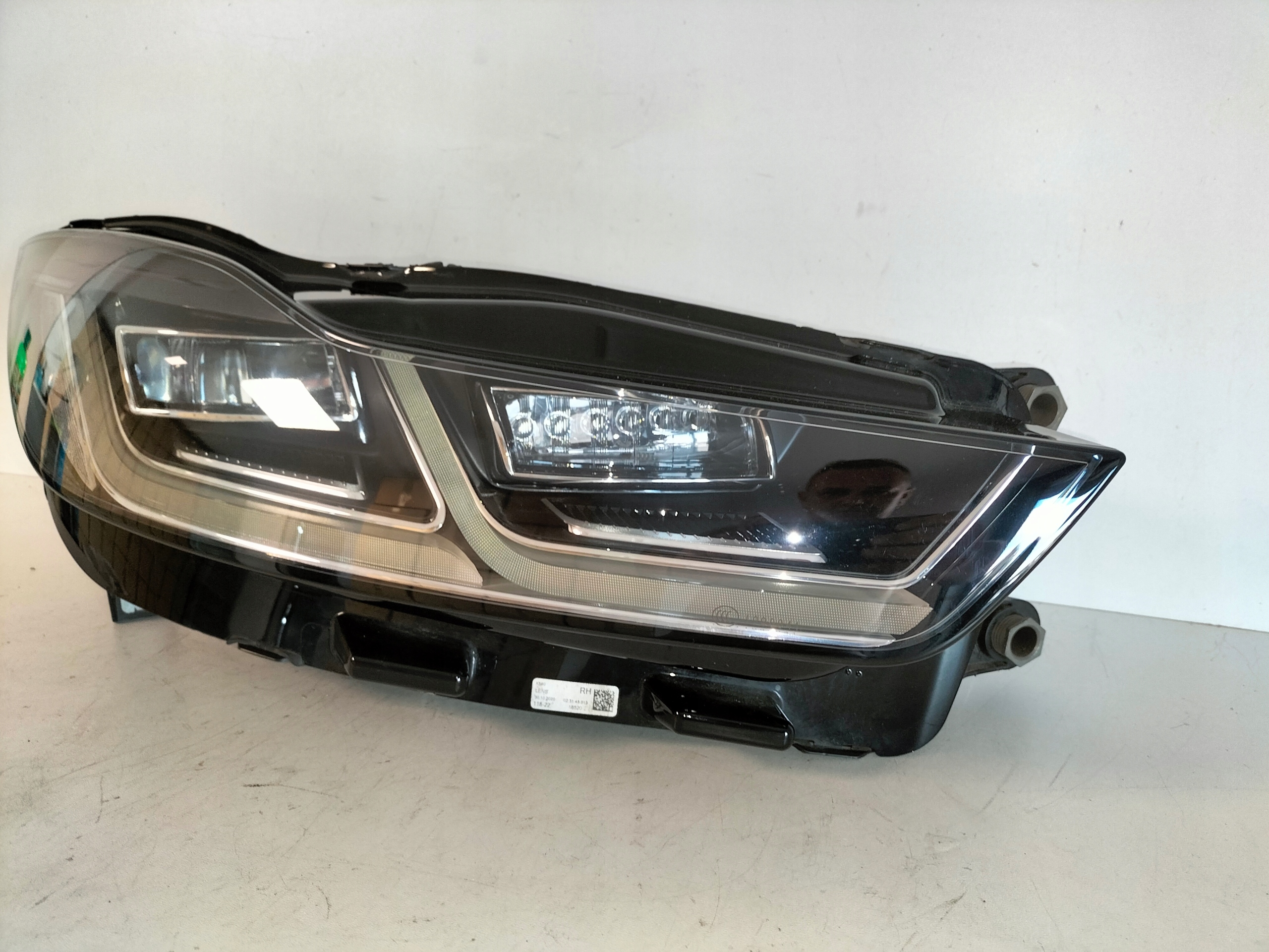 light front reflektor right JAGUAR and-PACE and PACE 18- X590 MID LED