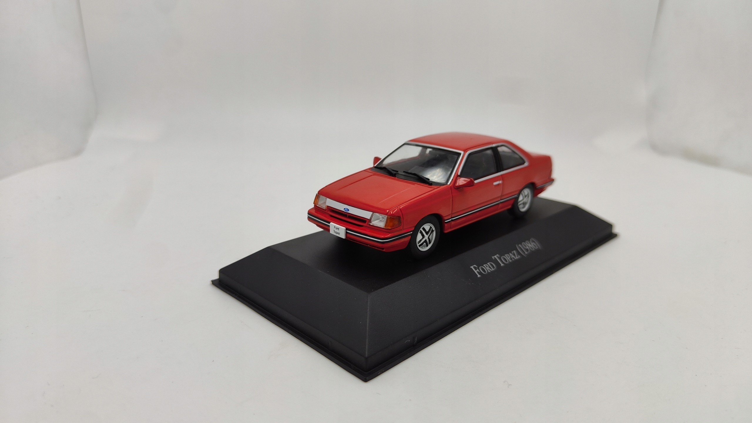Ford Topaz 1986 1:43 DeAgostini GM85