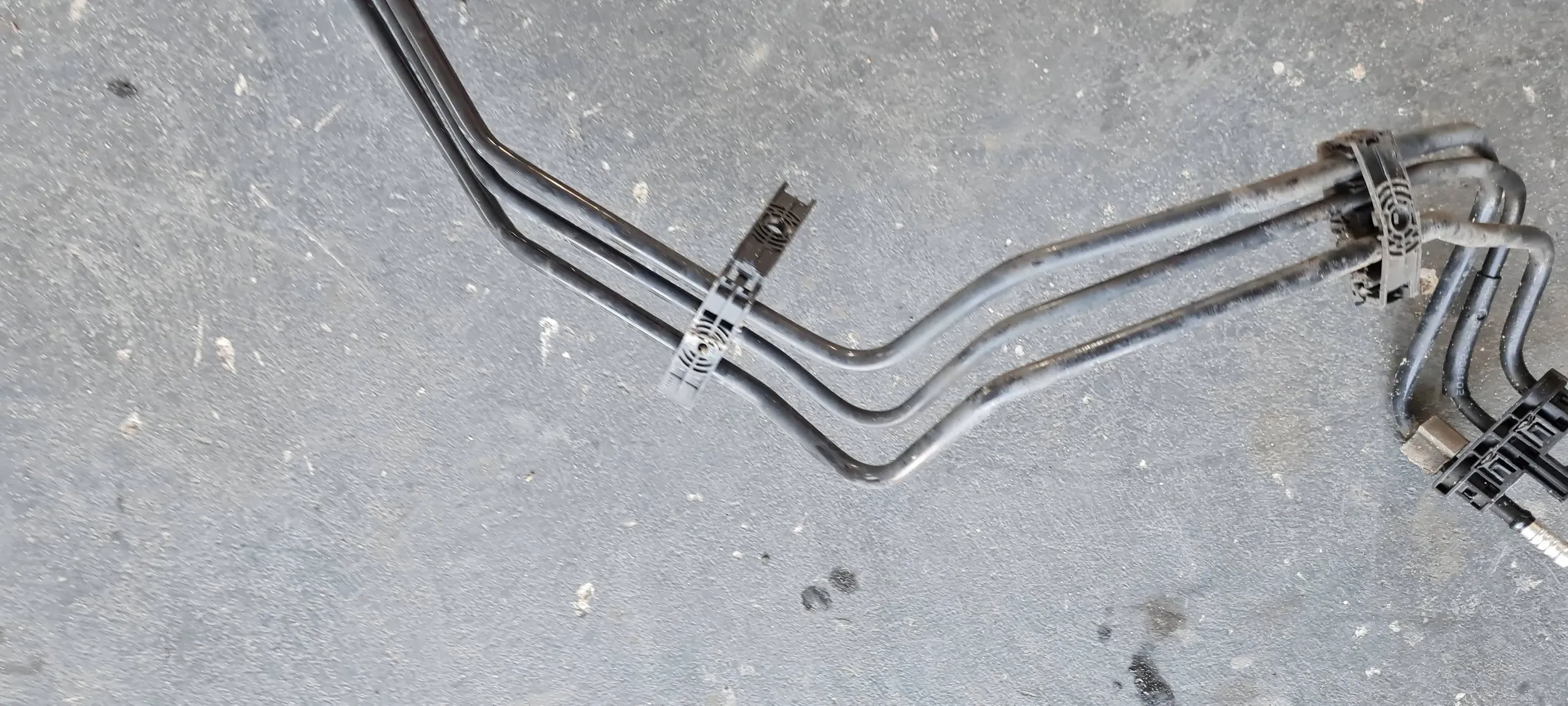 A4 B9 8W SCHLÄUCHE FUEL LINE UNTERFAHRSCHUTZ 2.0 TDI A5 8W