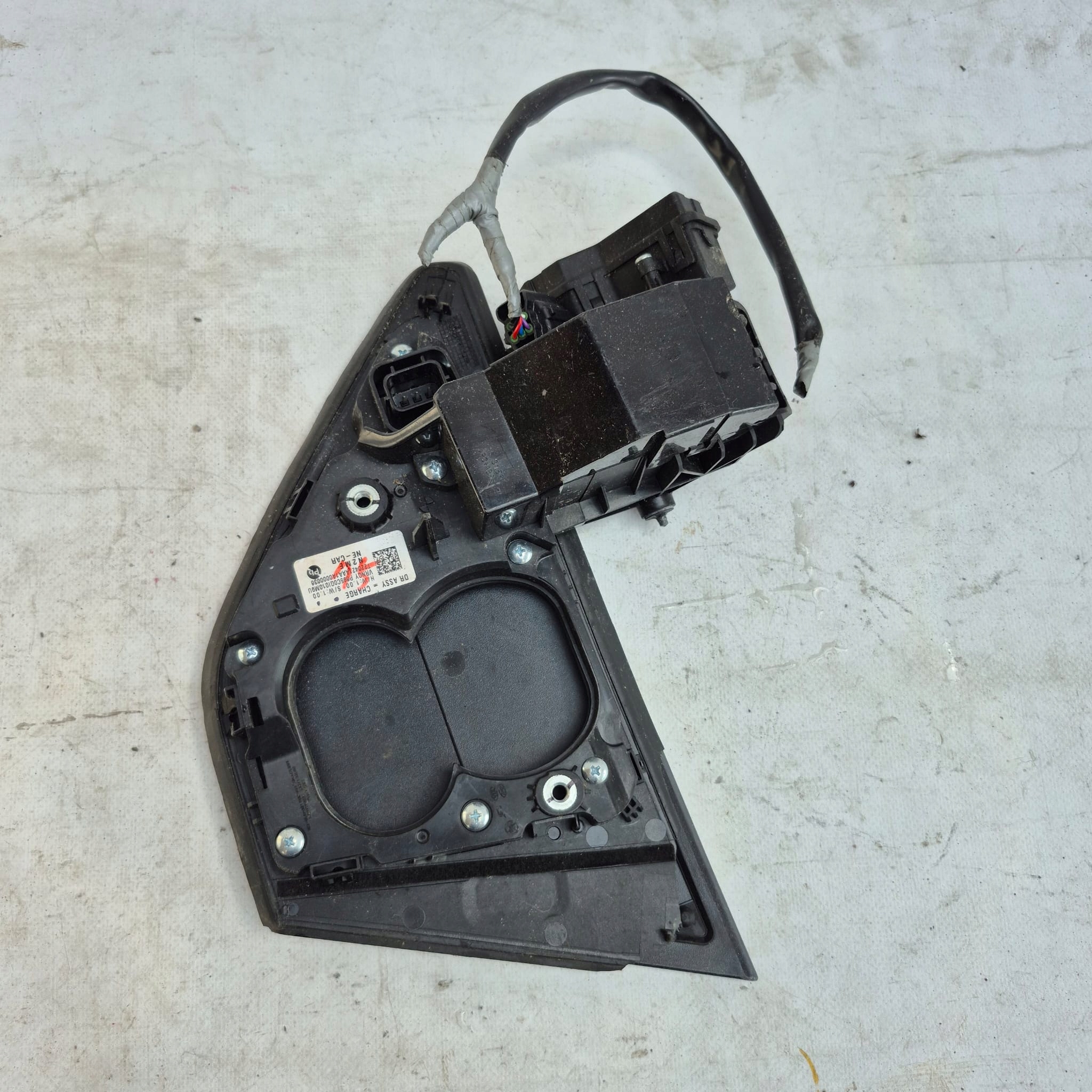 HYUNDAI IONIQ 5 21-> dvířka adapter LADOWANIA