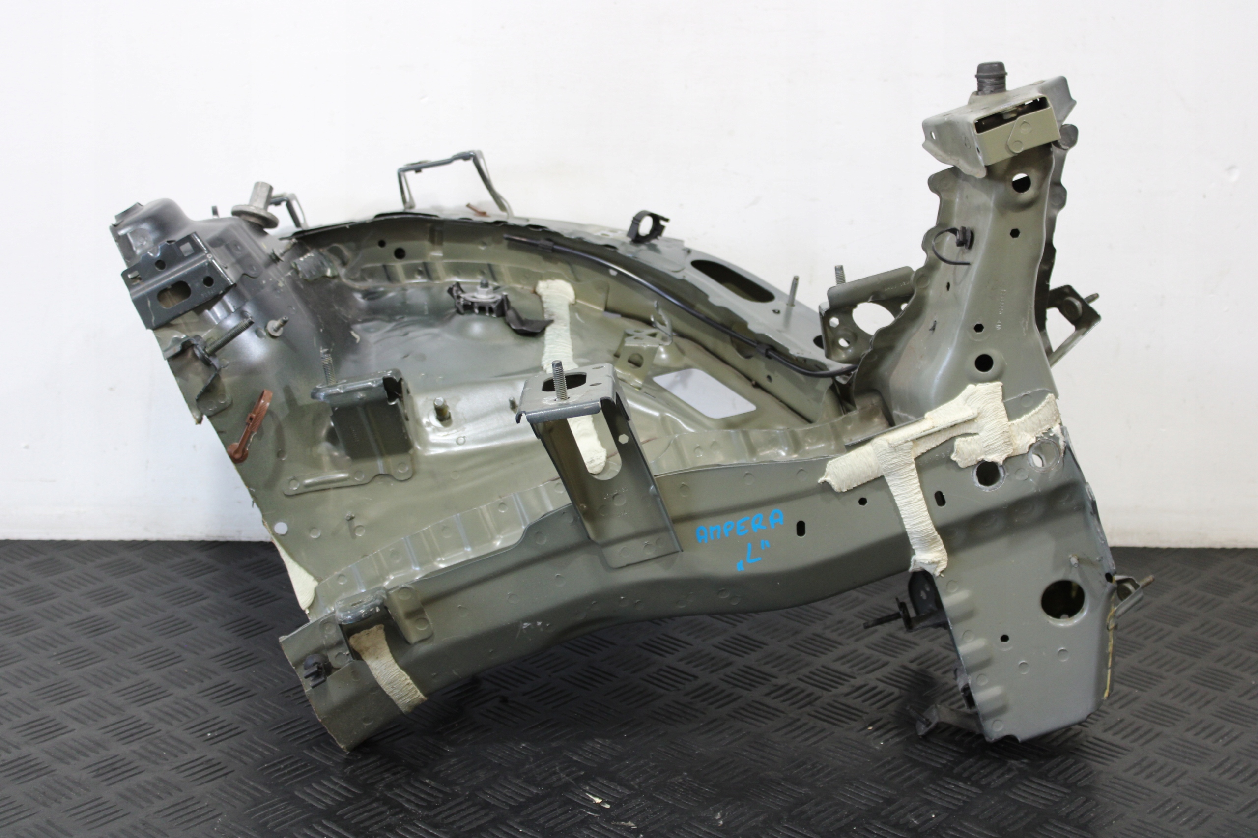 quarter quarter FARTUCH left front left front OPEL AMPERA 1,4 BENZ