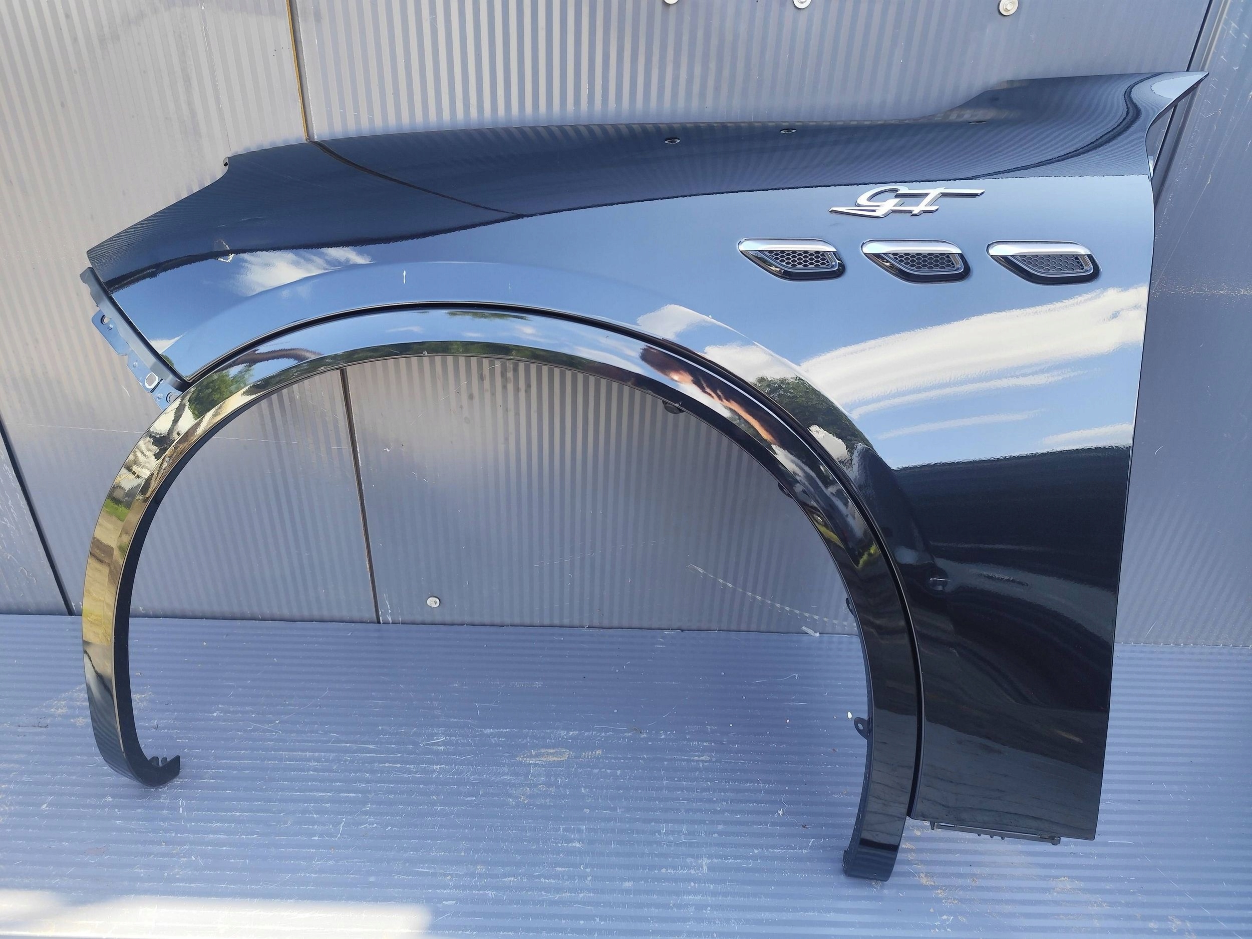 MASERATI GRECALE fender front left moulding complete DEMONTAZ