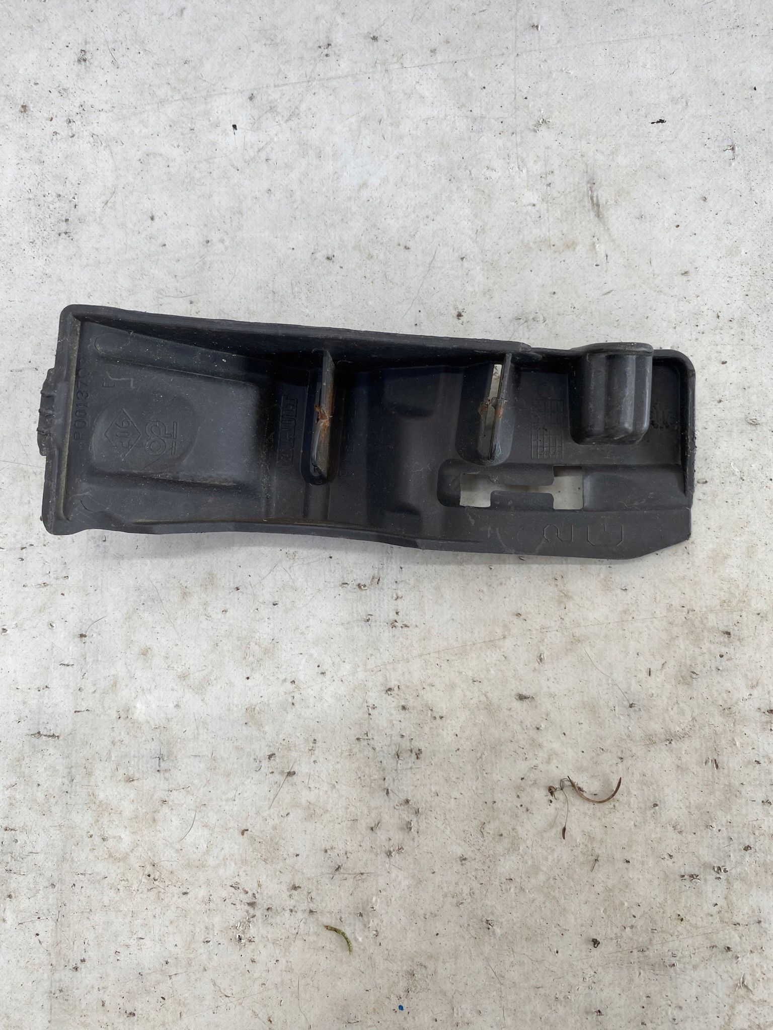 RENAULT LAGUNA III 07- bumper bracket left front P0013709