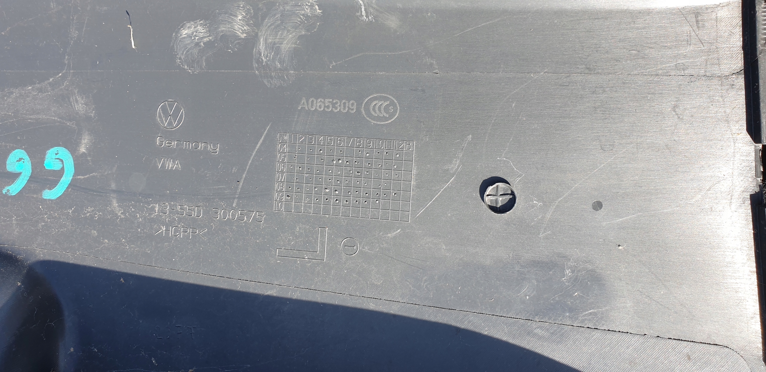 Blende Abdeckung Blende Abdeckung SLUPKA B DOLNE mitte VW GOLF VI 6 5K OE