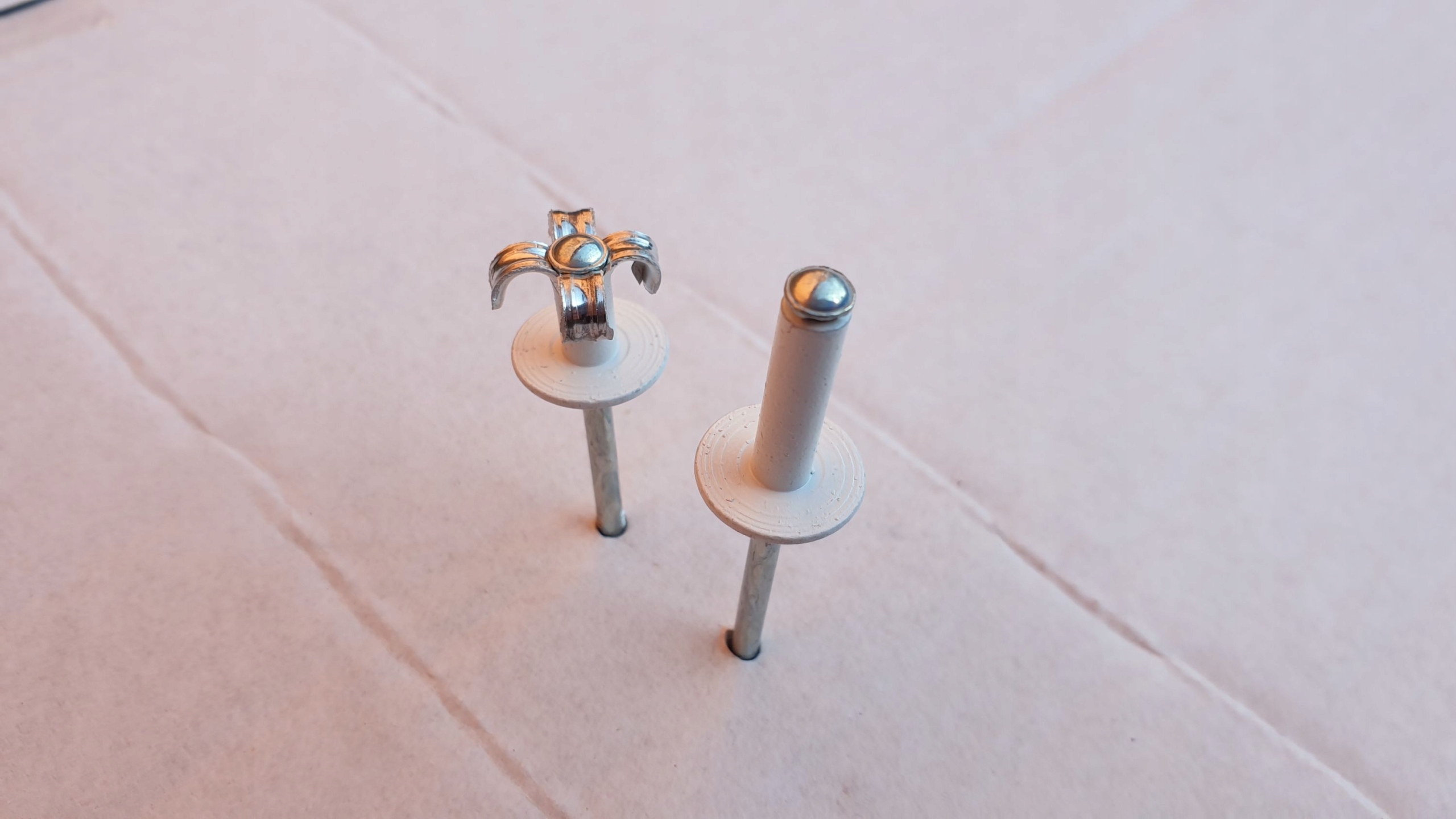 

Nity rozprężne Białe do przyczep kempingowych