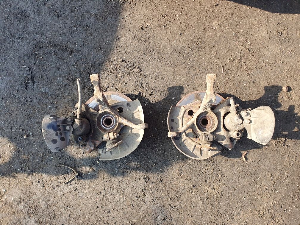 ZWROTNICA ZACISK PIASTA LEWA LEWY PRZÓD Vw Golf III 96r 1.9 diesel