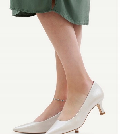 Dámské kožené Caprice s perlově bílou barvou, velikost vel