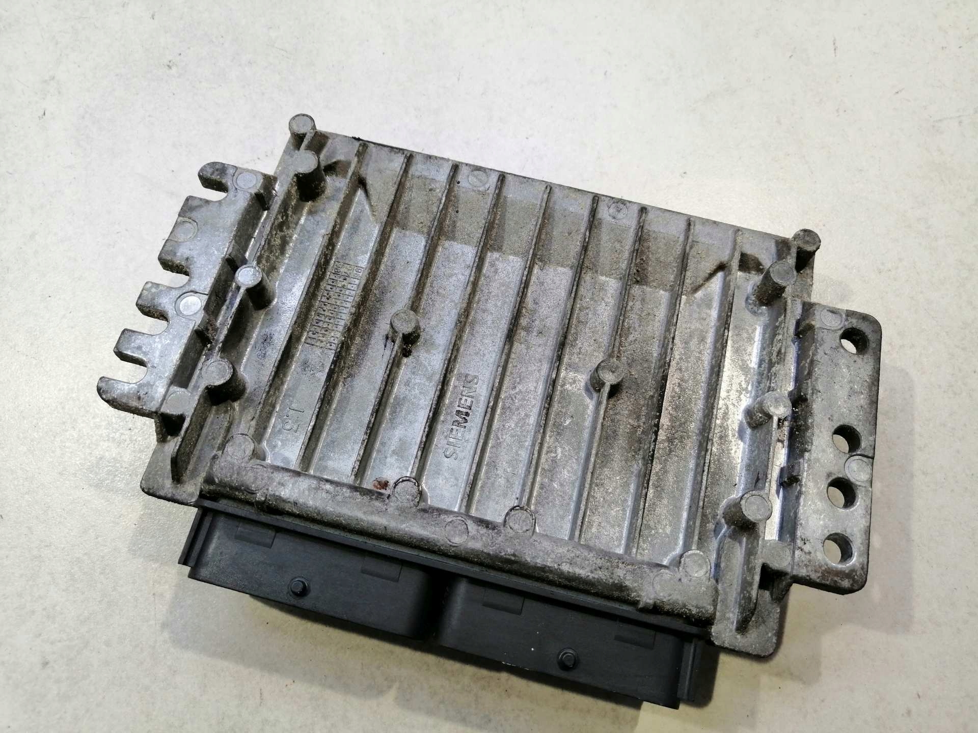 control unit of the engine KANGOO and 1.4 7700115098