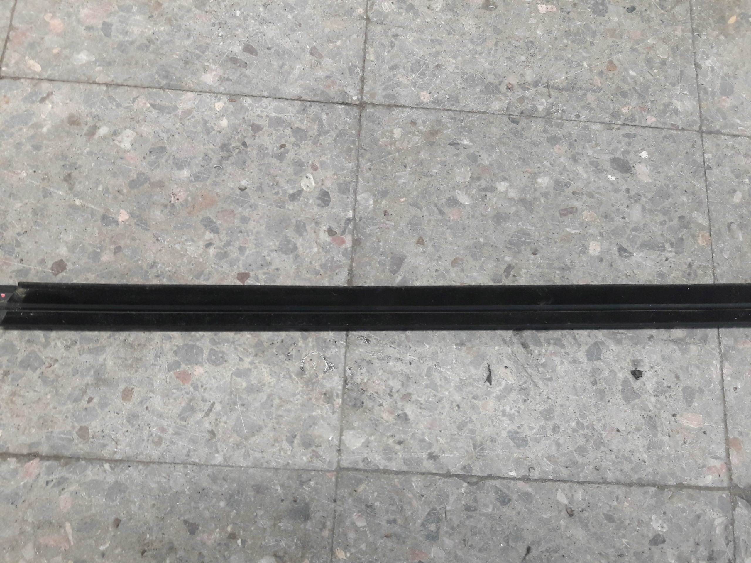 listwa zgarniajaca prawy przod ford mustang mach-e Wersja Europejska