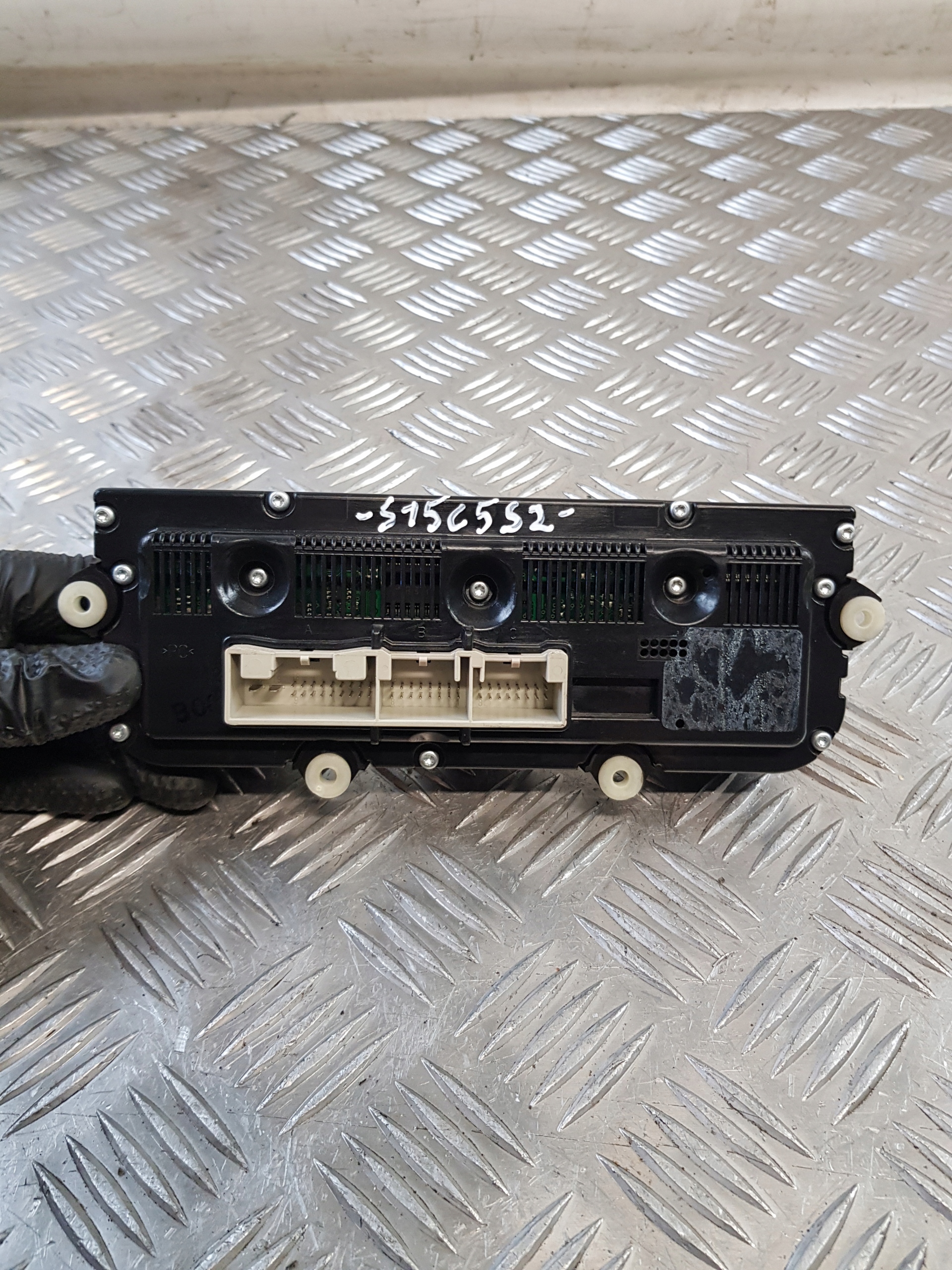 PANEL rešetka ventilacije klimatizacije 746775-10 VW PASSAT B6