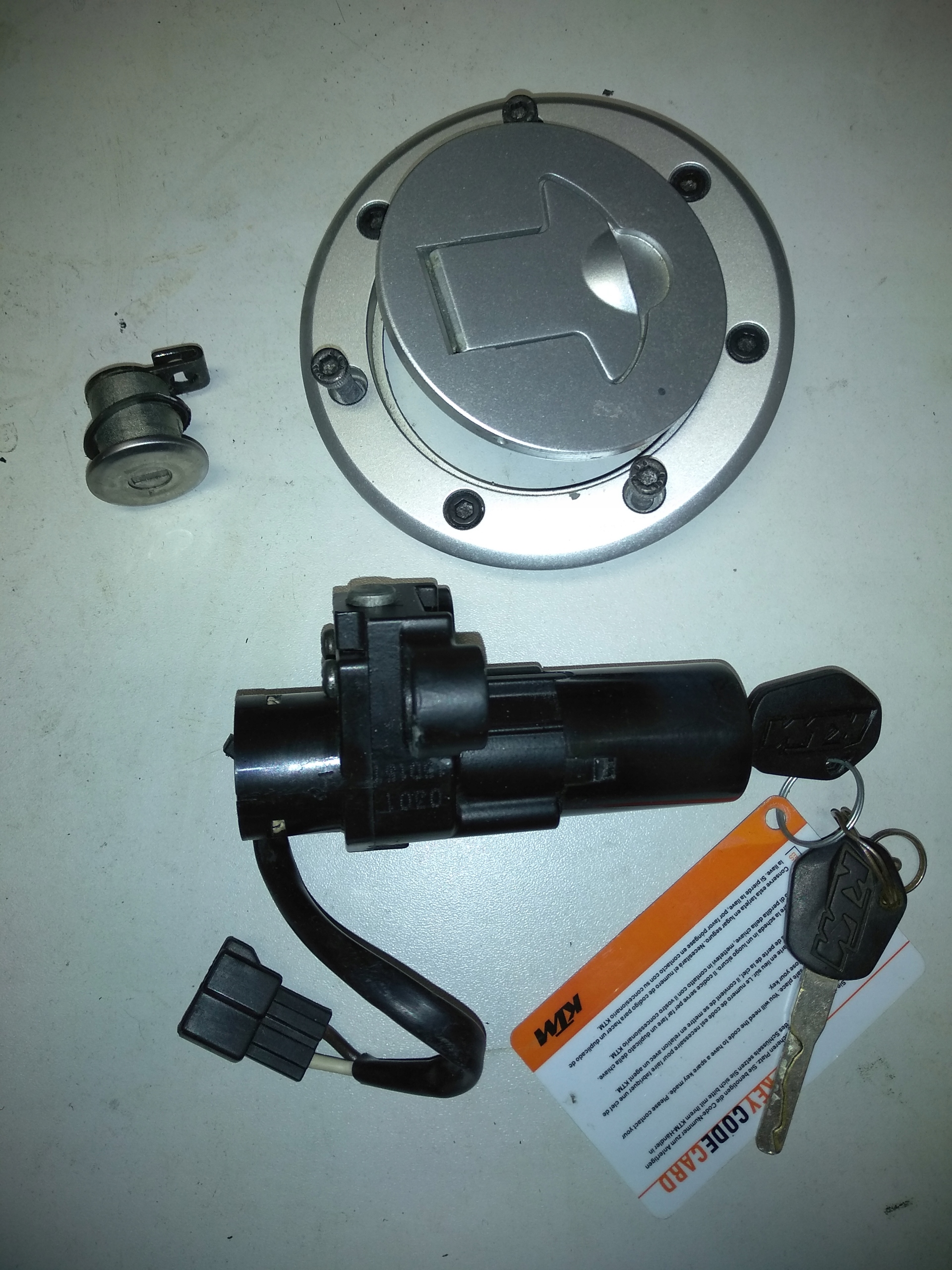 Ktm Duke 125 16r Abs spínač zapaľovania komplet zámkov zátka nádrže kľúčik