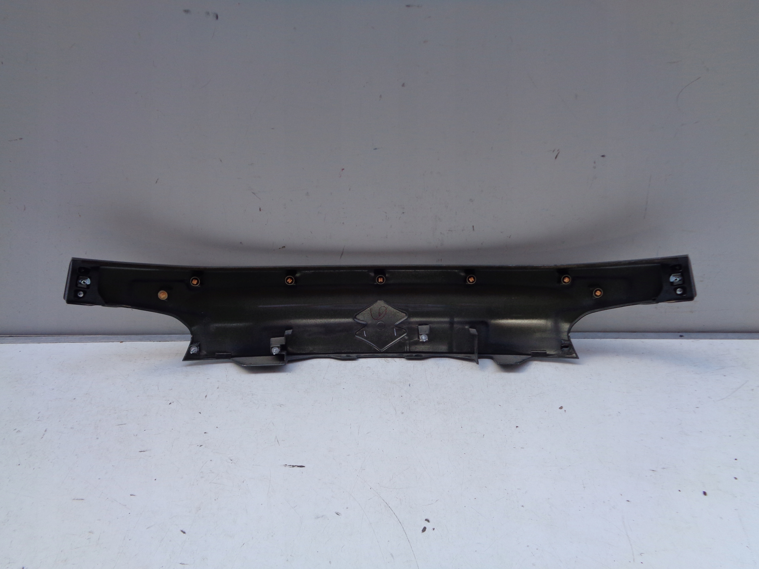 cap moulding bonnet SUZUKI IGNIS III 16