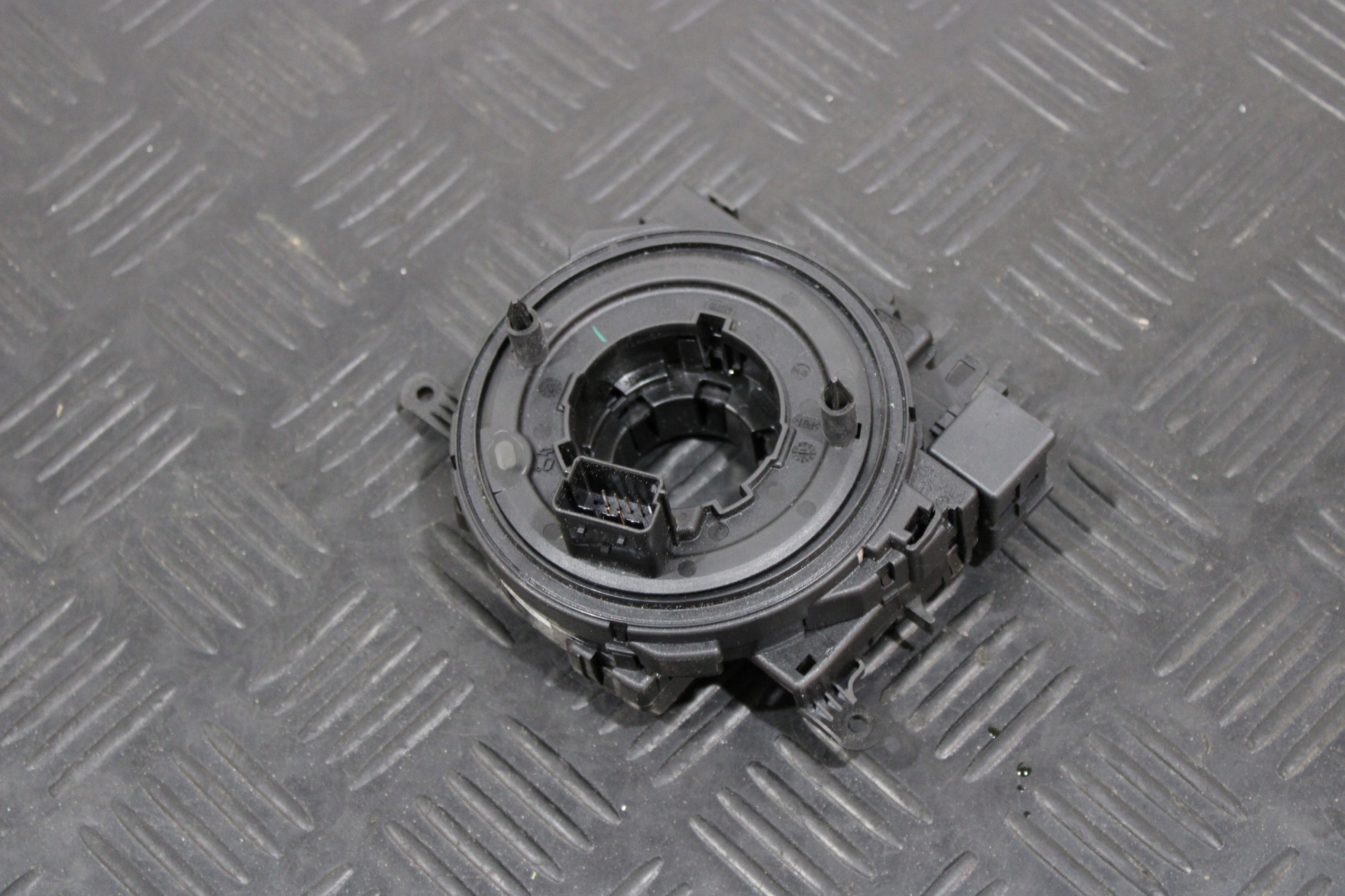 ring below steering wheel, 5Q1953569 VW ARTEON 3G8